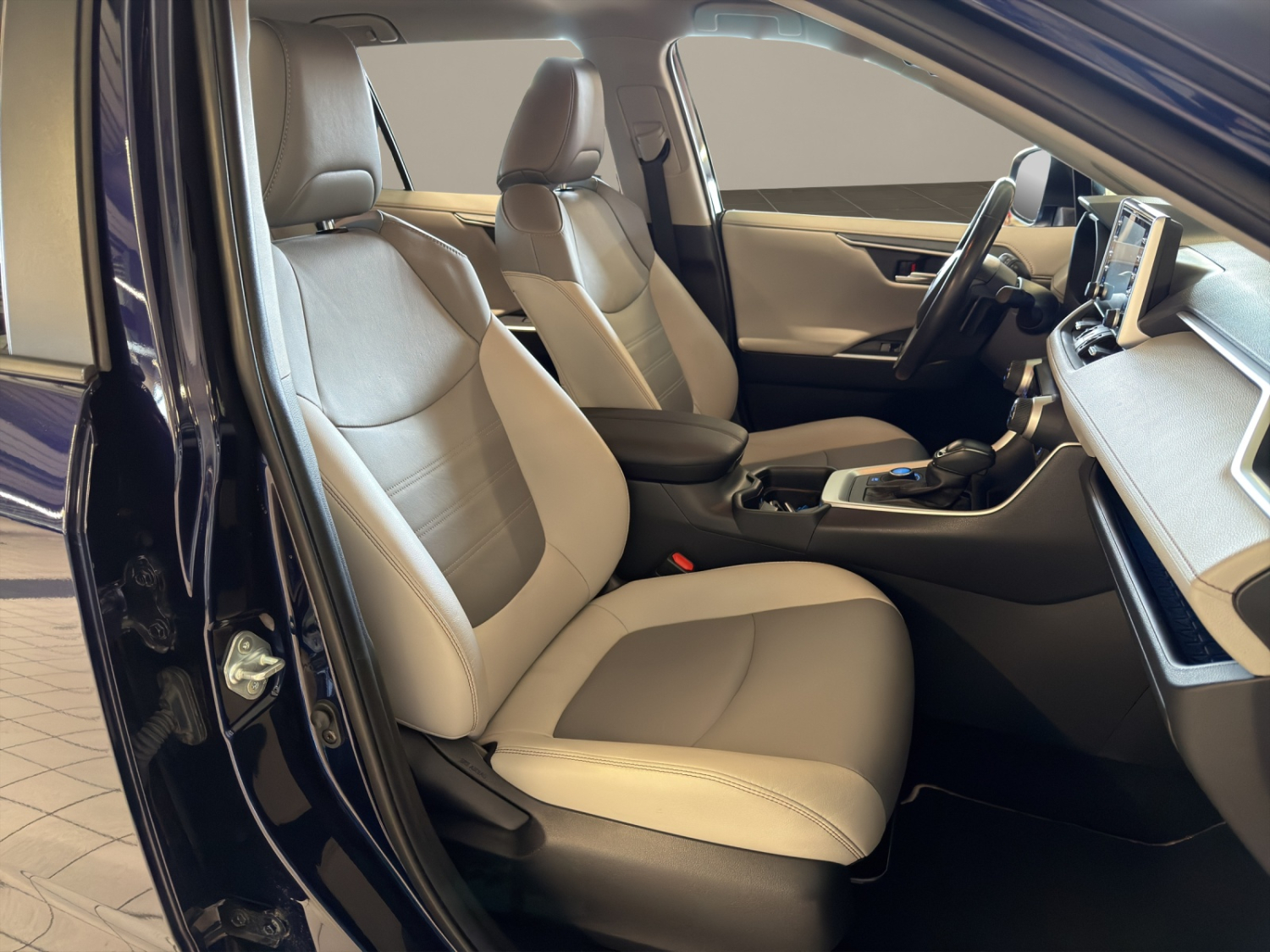 TOYOTA RAV4 2.5 HEV Premium-image-12