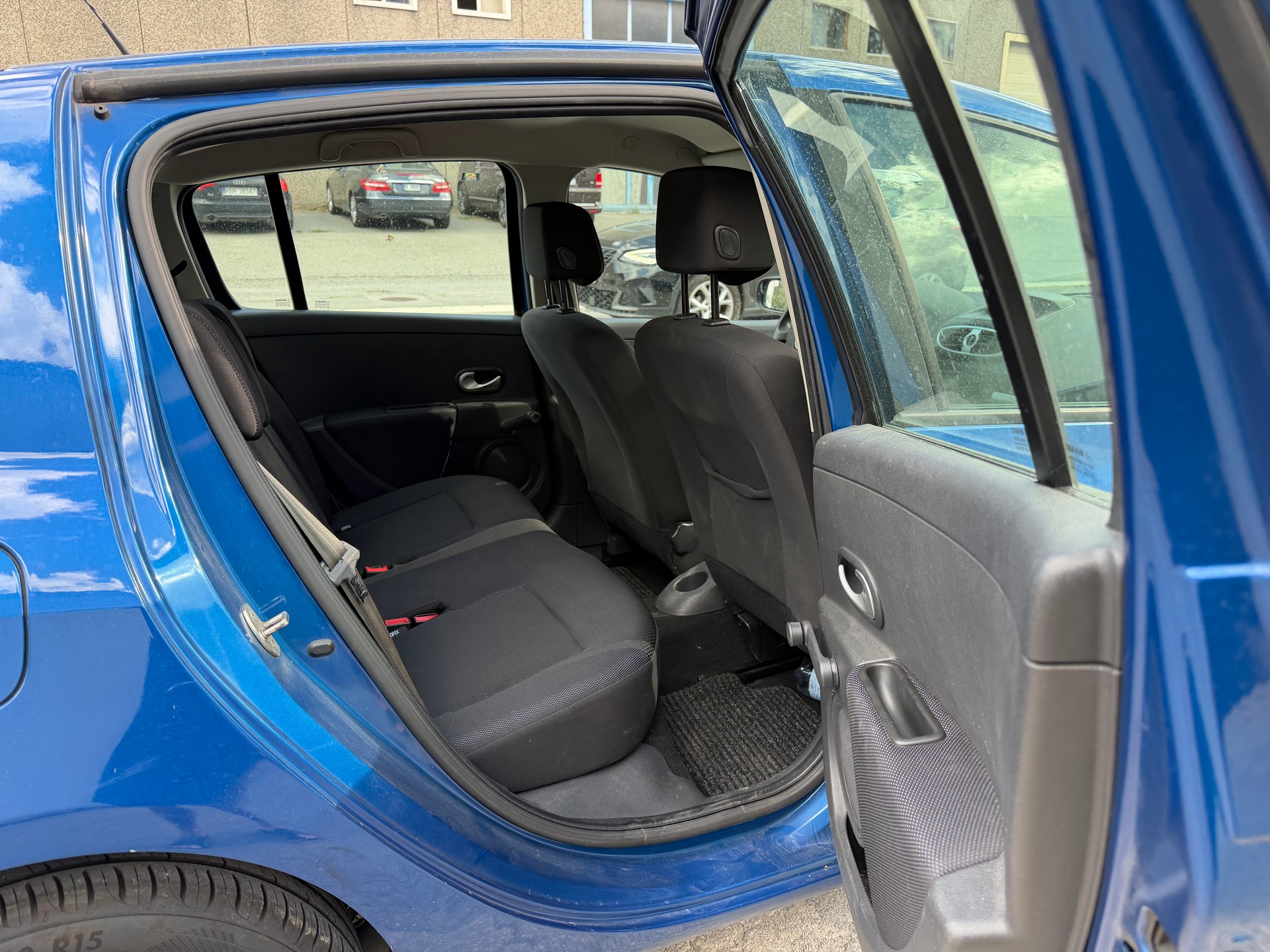 RENAULT Clio 1.6 16V Dynamique-image-6