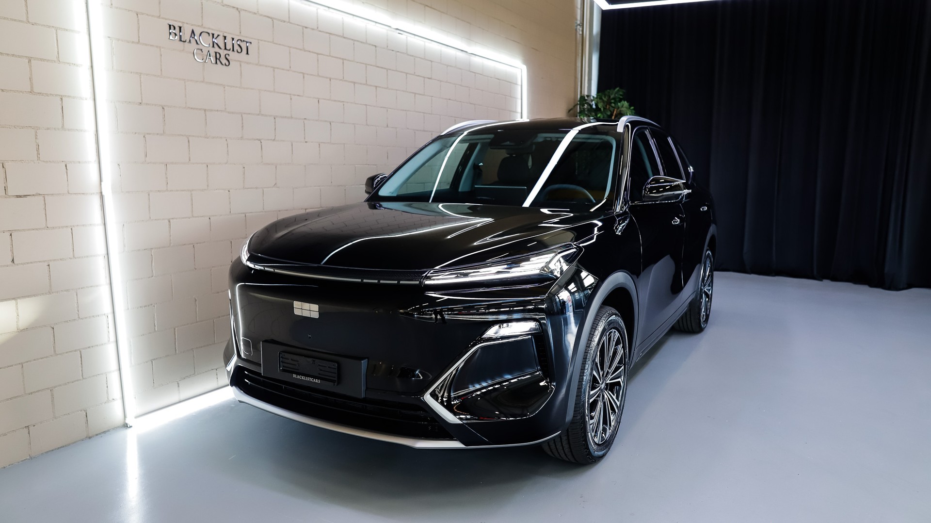 GEELY Starray EM-i Pro+ PHEV *Polar Black*-image-1