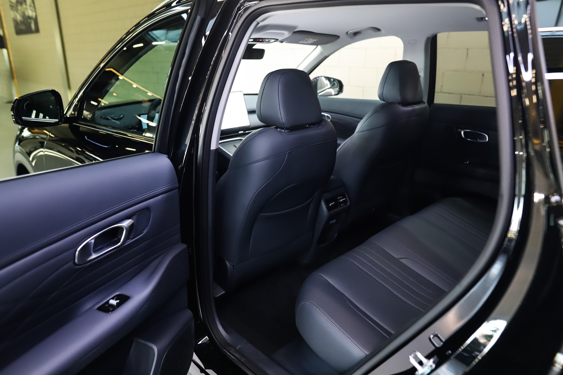 GEELY Starray EM-i Pro+ PHEV *Polar Black*-image-11