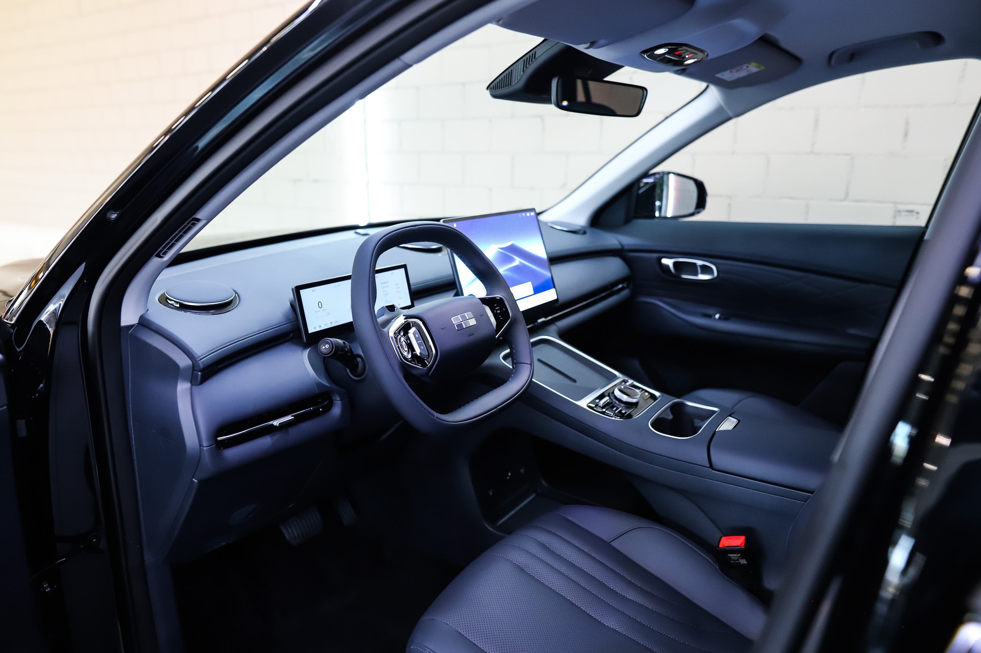 GEELY Starray EM-i Pro+ PHEV *Polar Black*-image-5