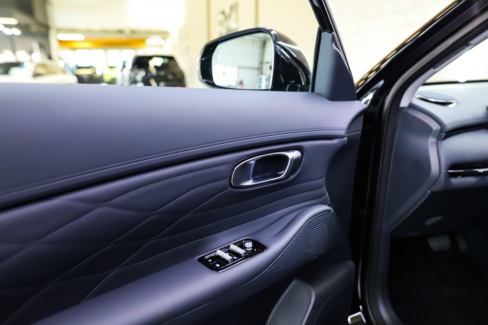GEELY Starray EM-i Pro+ PHEV *Polar Black*-image-7