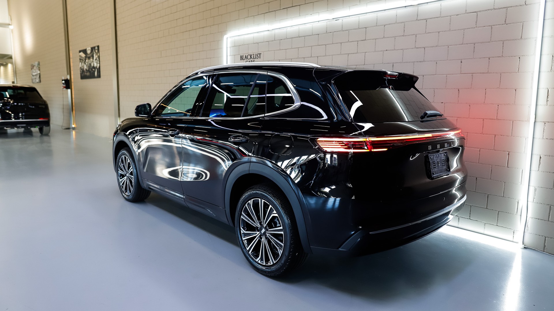 GEELY Starray EM-i Pro+ PHEV *Polar Black*-image-3