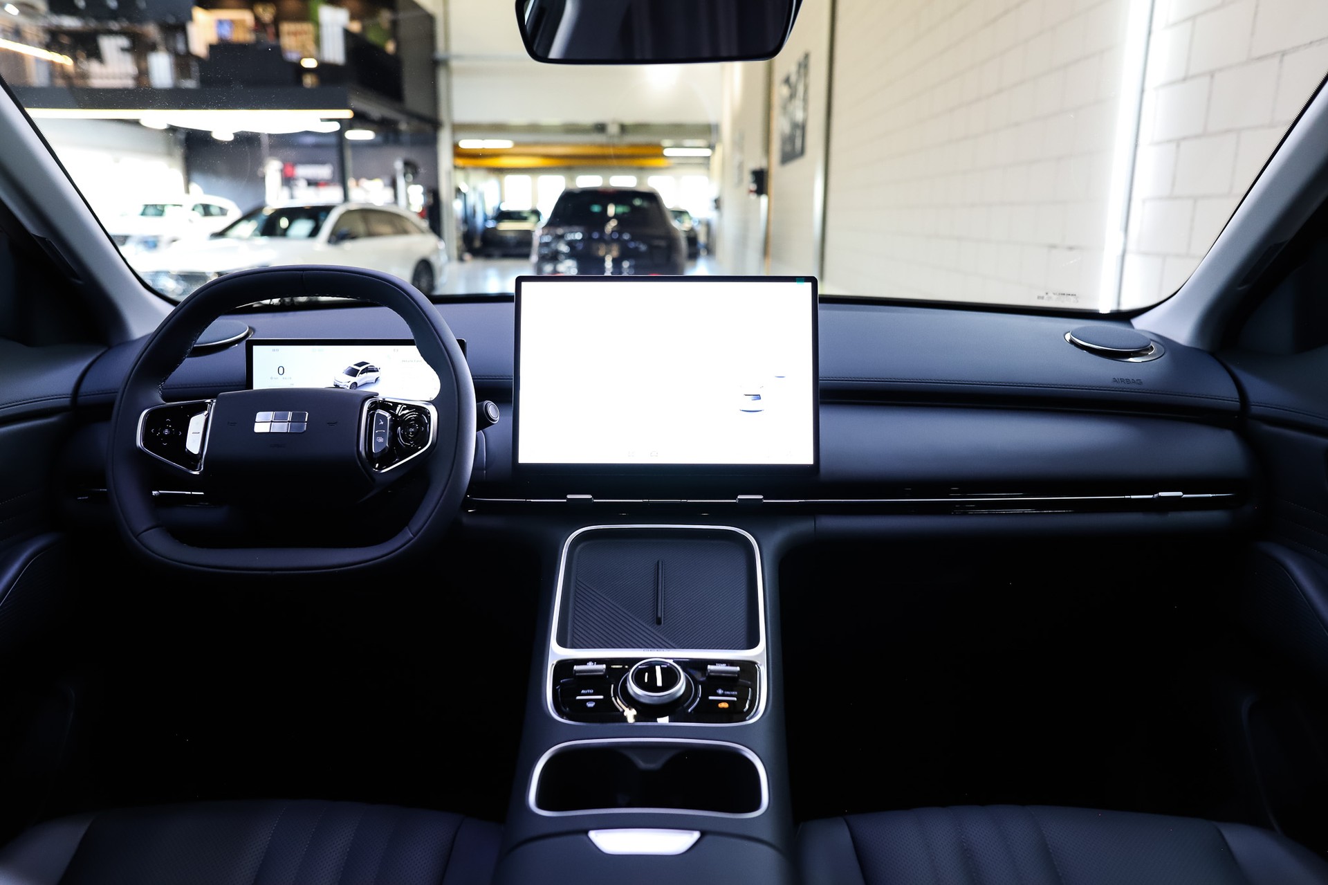 GEELY Starray EM-i Pro+ PHEV *Polar Black*-image-12