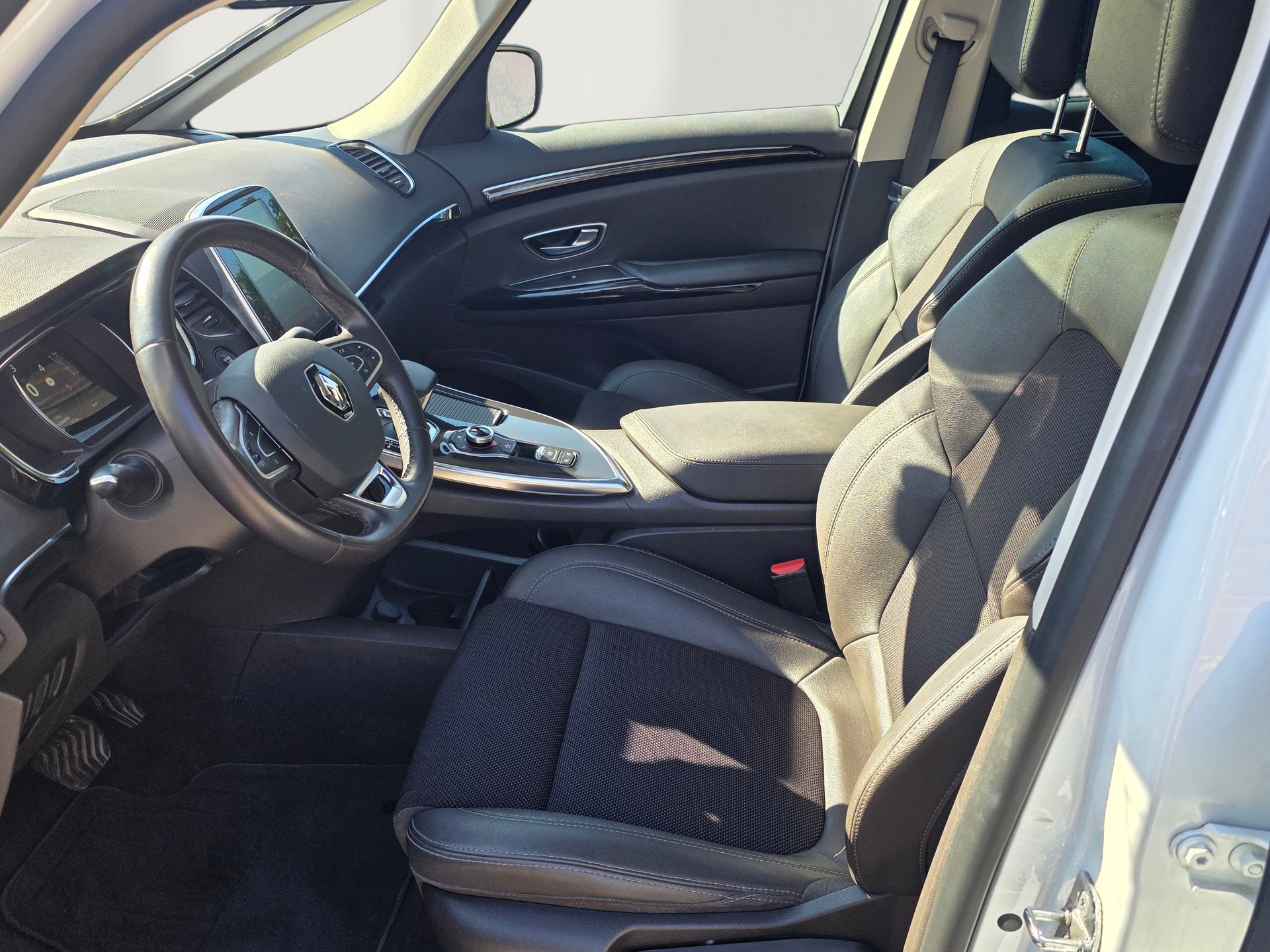 RENAULT Espace 1.6 dCi Swiss Edition EDC-image-8