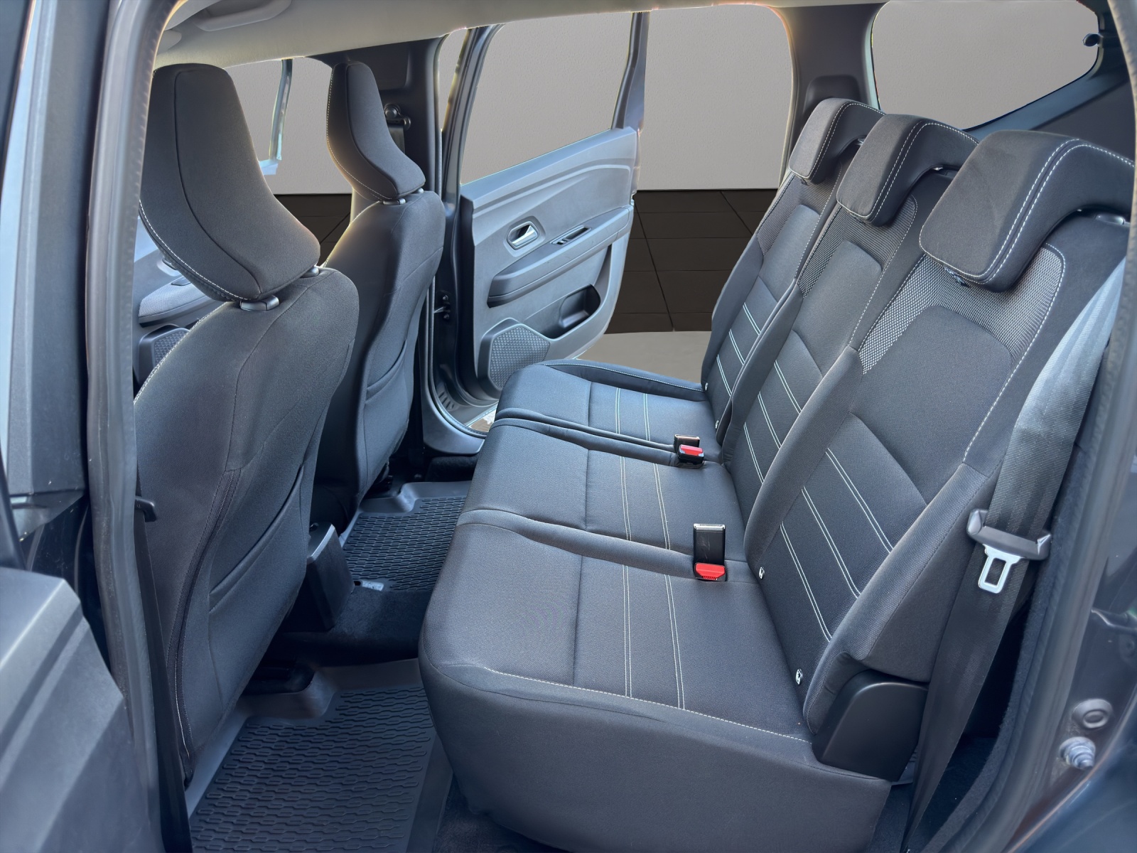 DACIA Jogger TCe 110 Comfort-image-12