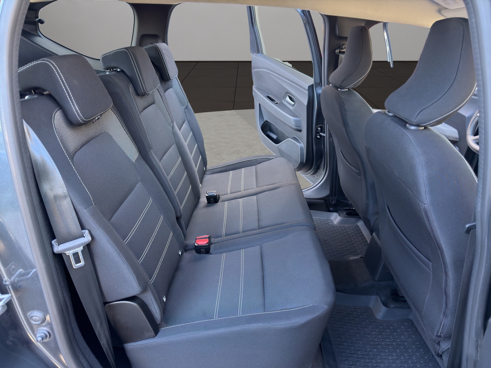 DACIA Jogger TCe 110 Comfort-image-17