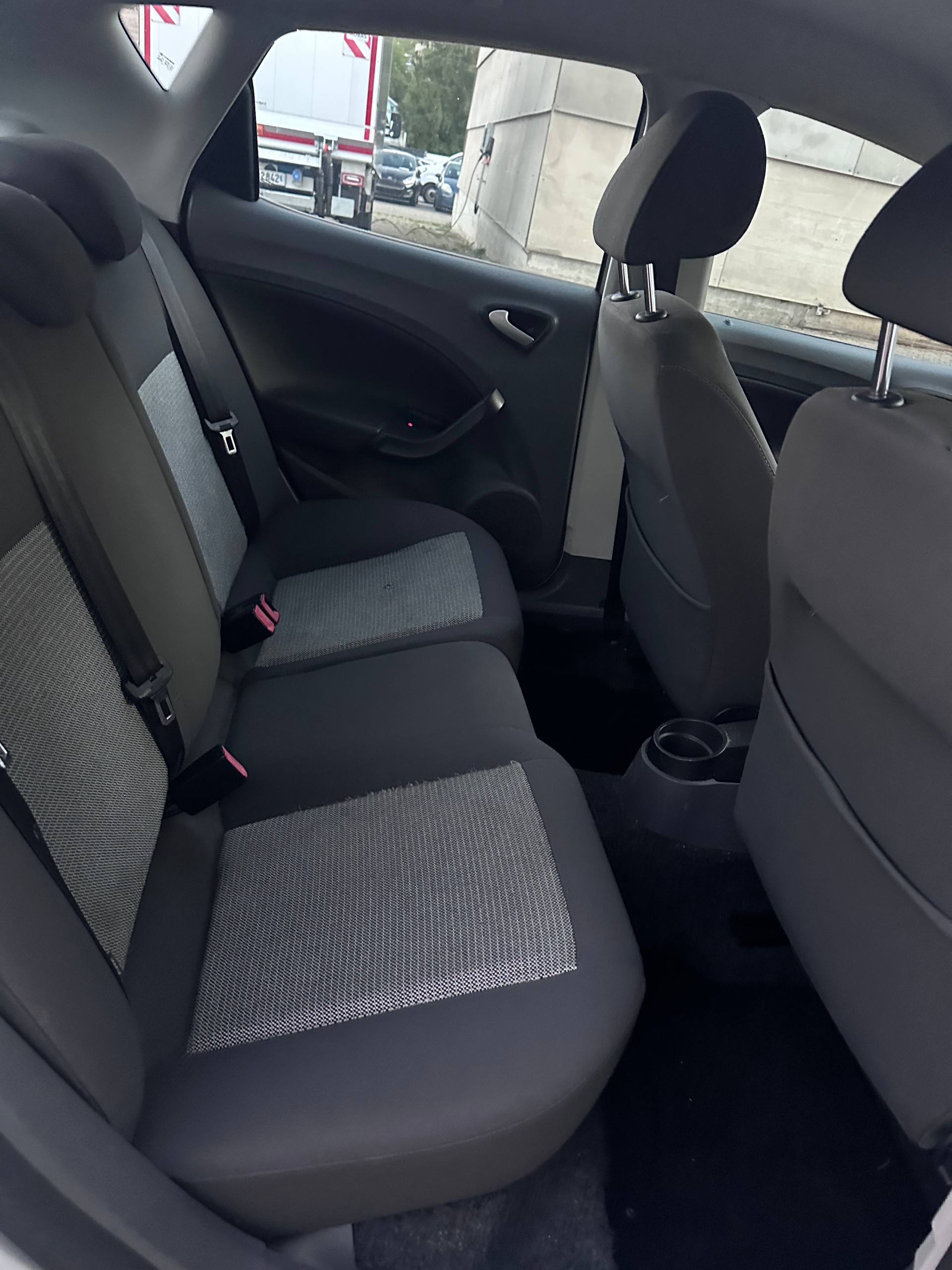 SEAT Ibiza SC 1.6 Sport Frisch ab MFK-image-9