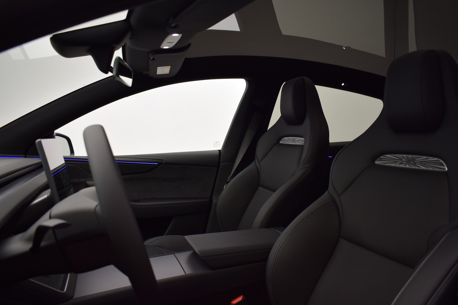 TESLA Model Y Performance AWD 626PS, Neuwagen, CH Typenschein "stealth grey"-image-1