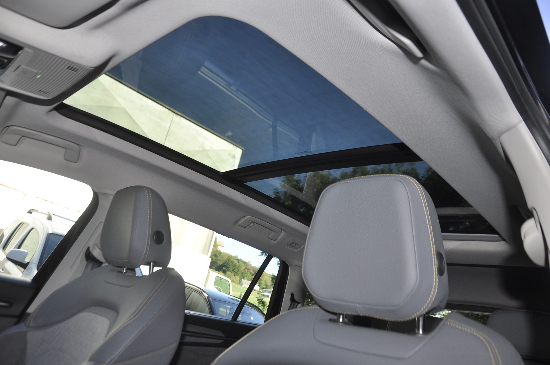 SKODA Kodiaq 2.0 TDI Selection 4x4 I Anhängerkupplung I Panorama-Glasdach I Standheizung-image-6