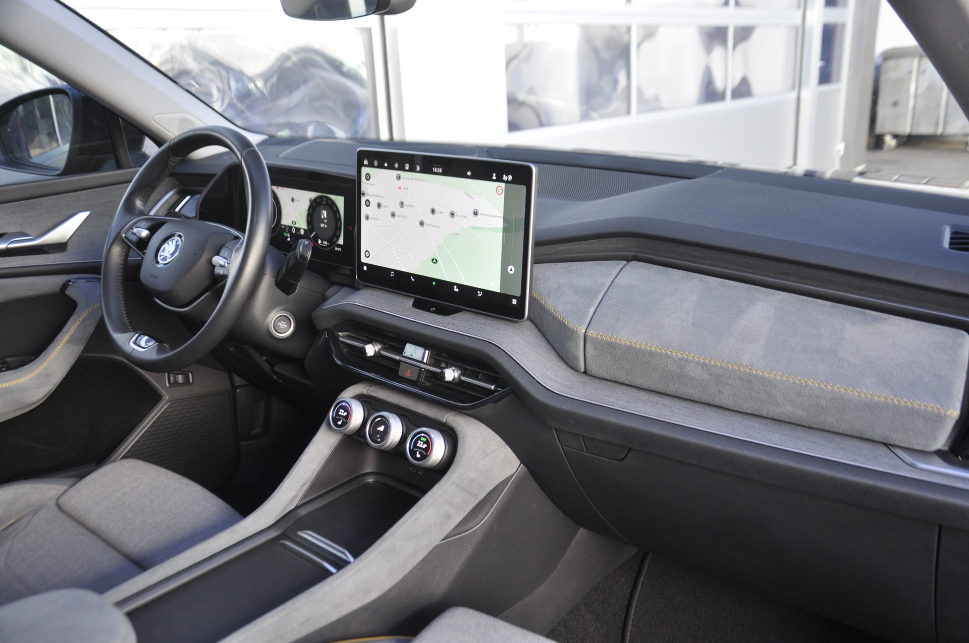 SKODA Kodiaq 2.0 TDI Selection 4x4 I Anhängerkupplung I Panorama-Glasdach I Standheizung-image-7