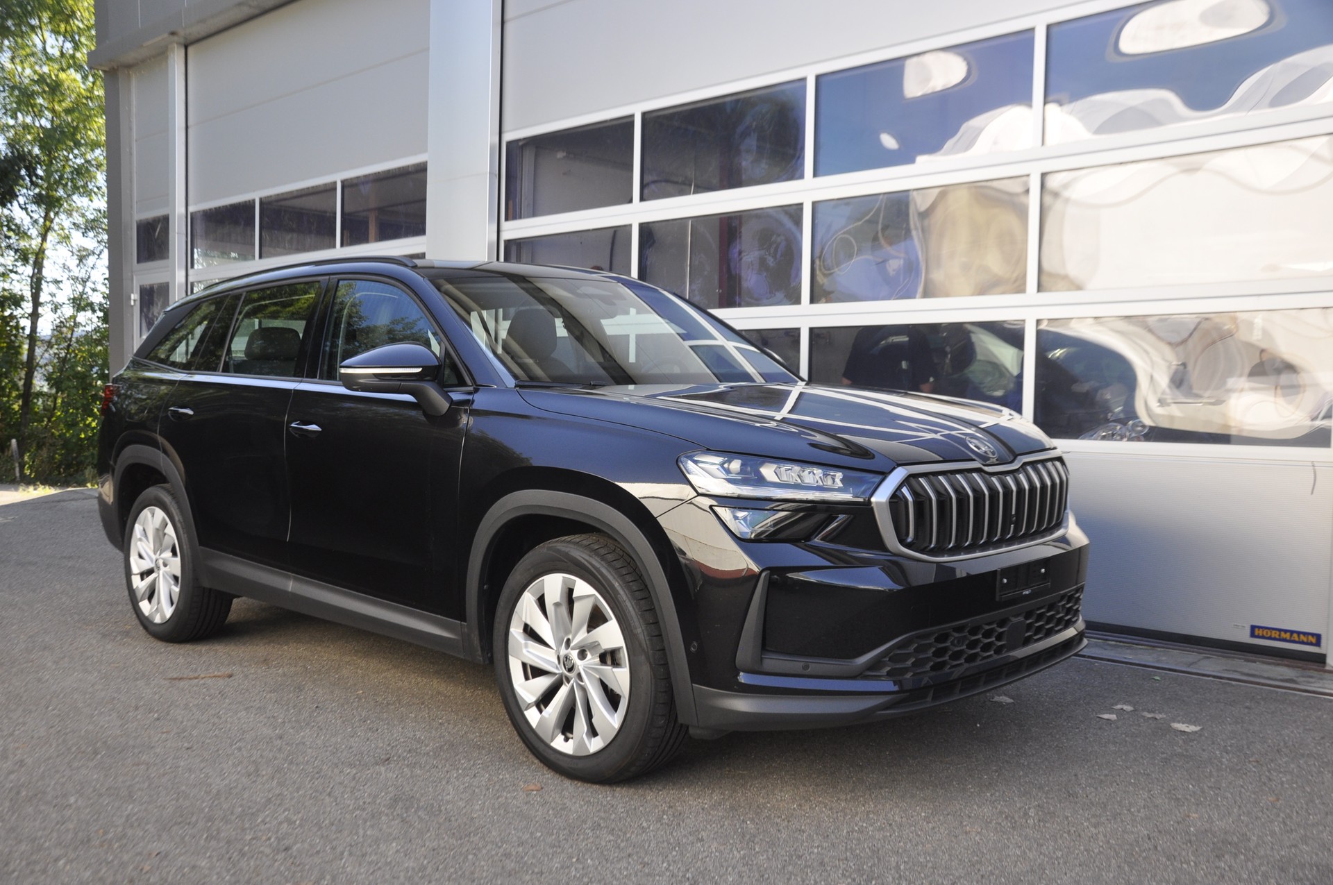SKODA Kodiaq 2.0 TDI Selection 4x4 I Anhängerkupplung I Panorama-Glasdach I Standheizung-image-0