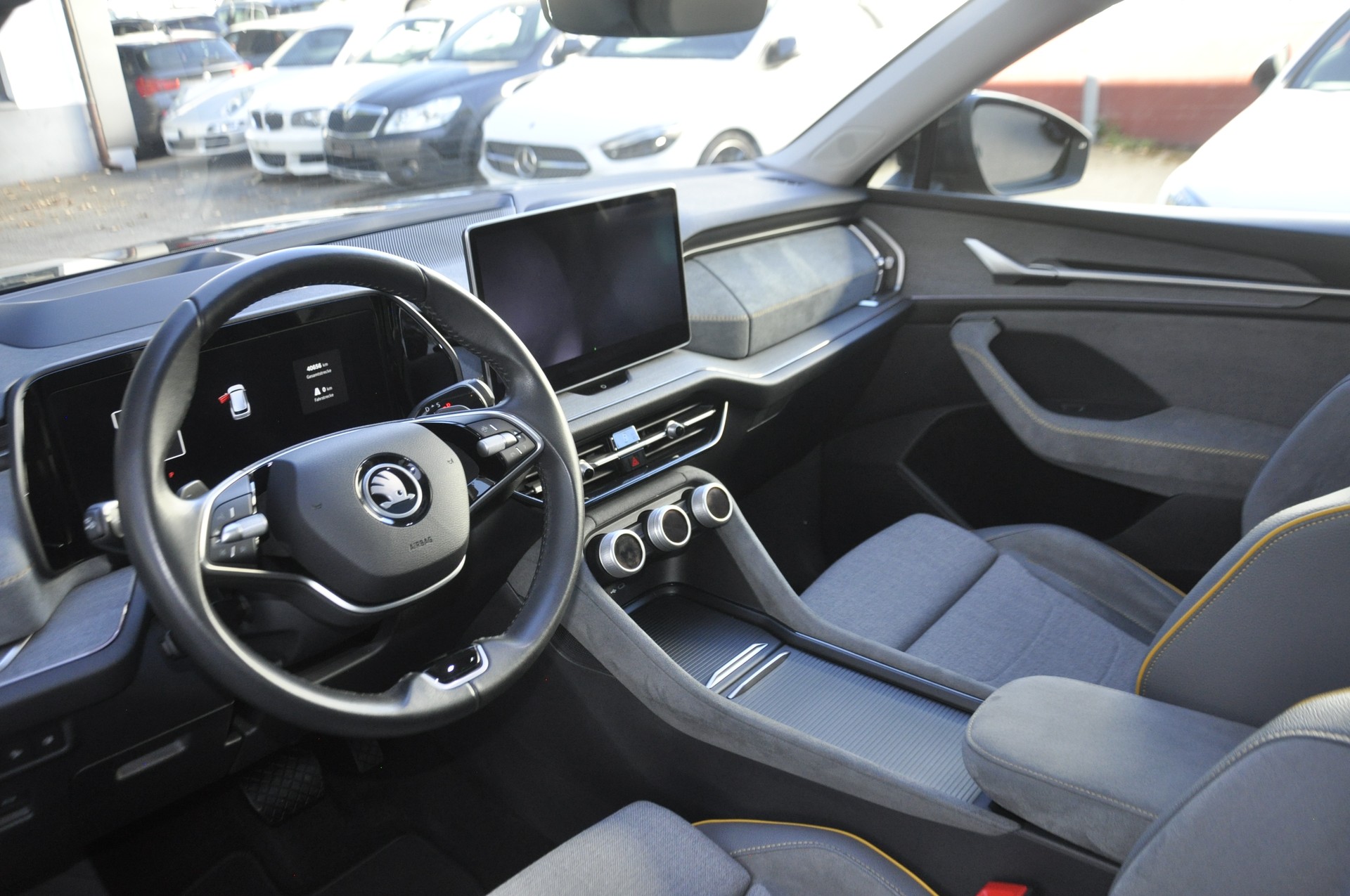 SKODA Kodiaq 2.0 TDI Selection 4x4 I Anhängerkupplung I Panorama-Glasdach I Standheizung-image-5