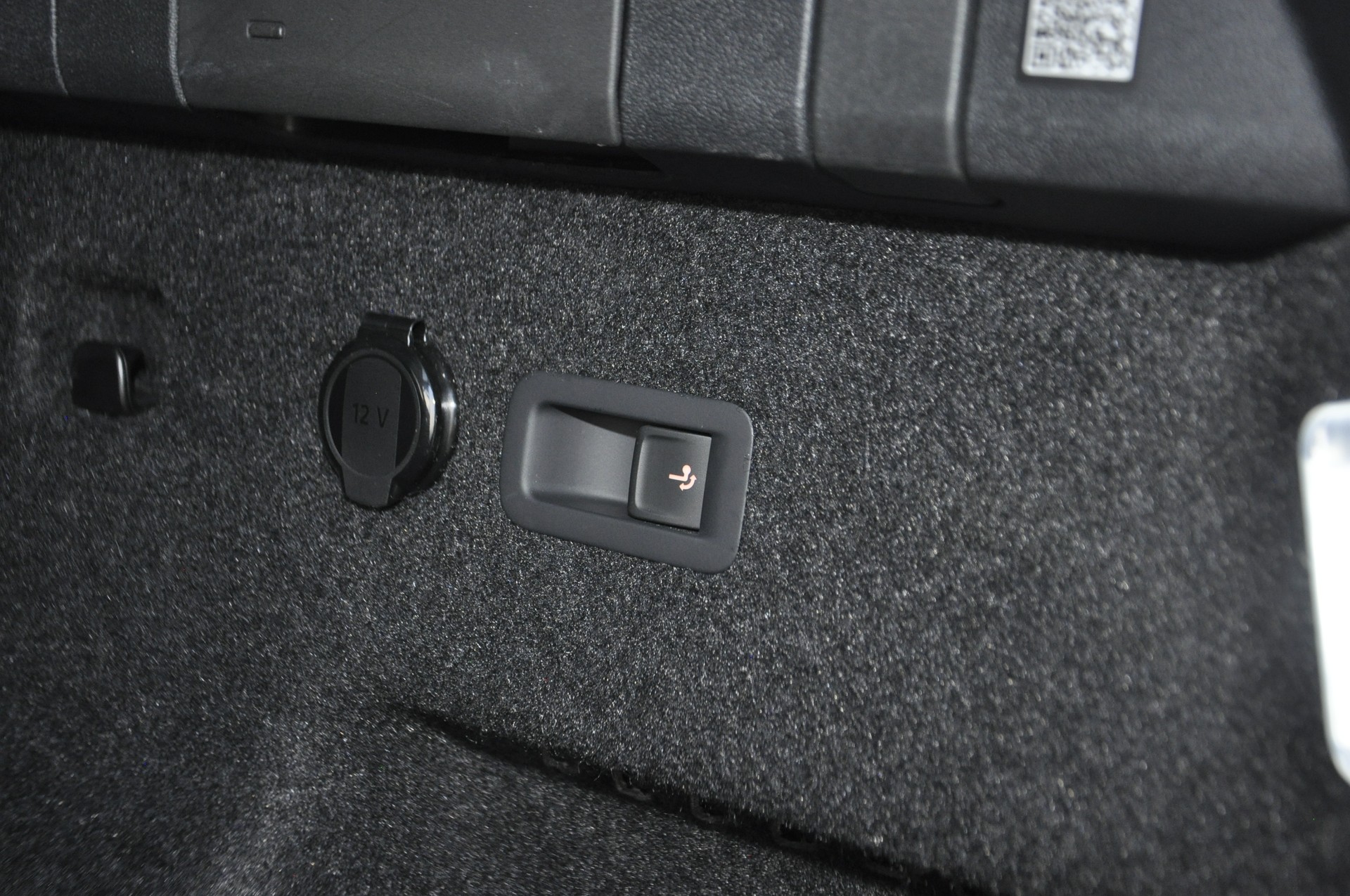 SKODA Kodiaq 2.0 TDI Selection 4x4 I Anhängerkupplung I Panorama-Glasdach I Standheizung-image-14