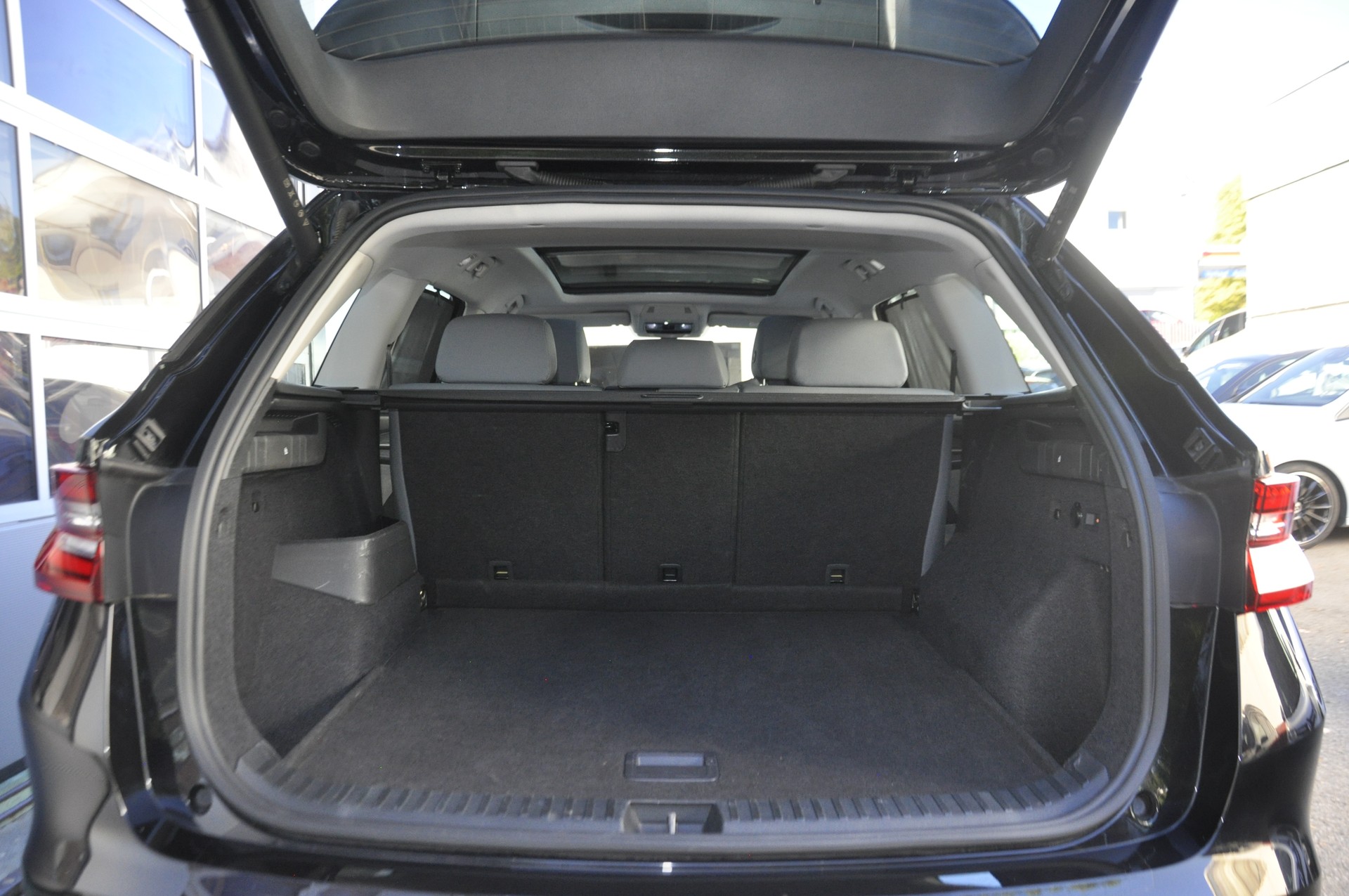 SKODA Kodiaq 2.0 TDI Selection 4x4 I Anhängerkupplung I Panorama-Glasdach I Standheizung-image-15