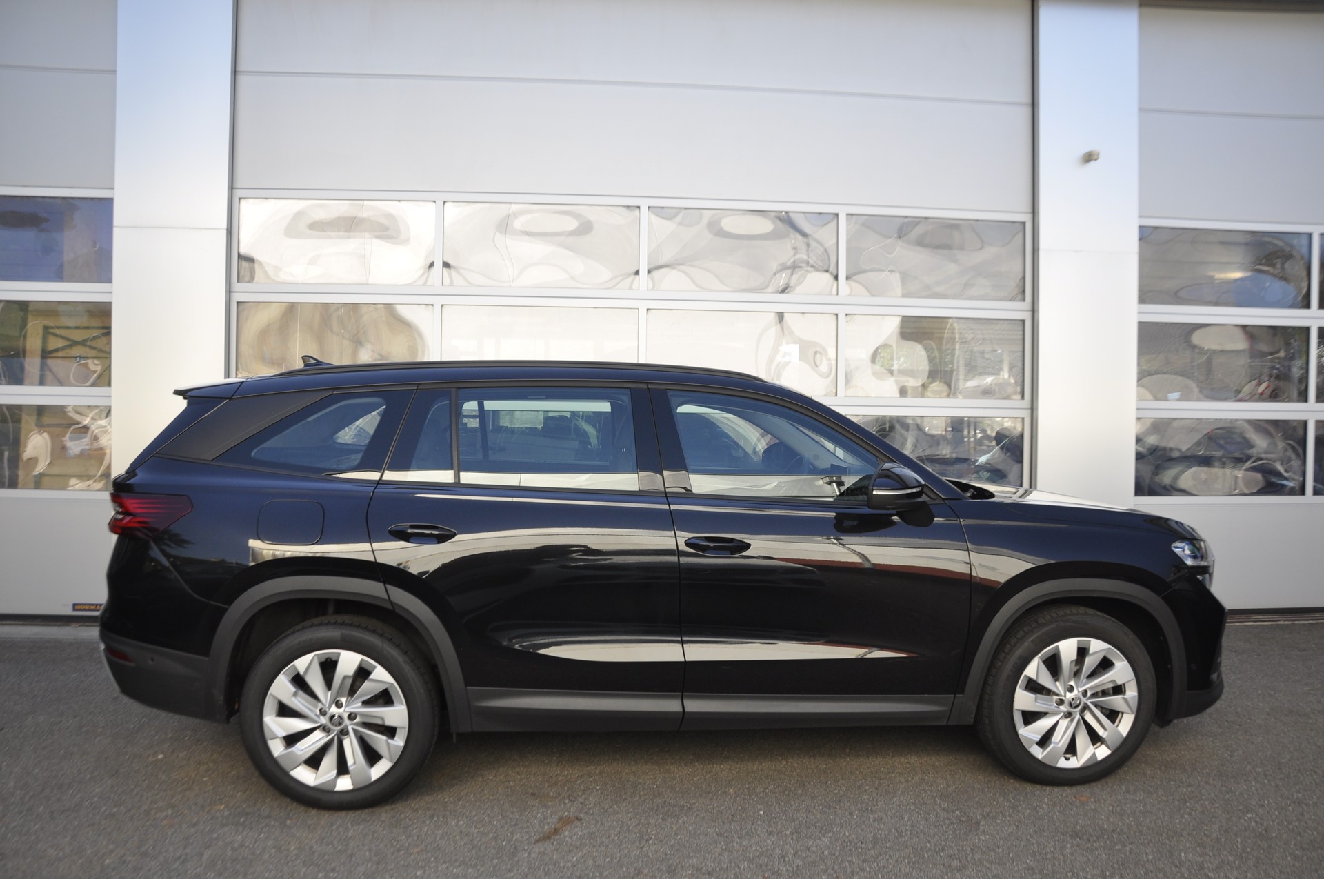 SKODA Kodiaq 2.0 TDI Selection 4x4 I Anhängerkupplung I Panorama-Glasdach I Standheizung-image-1