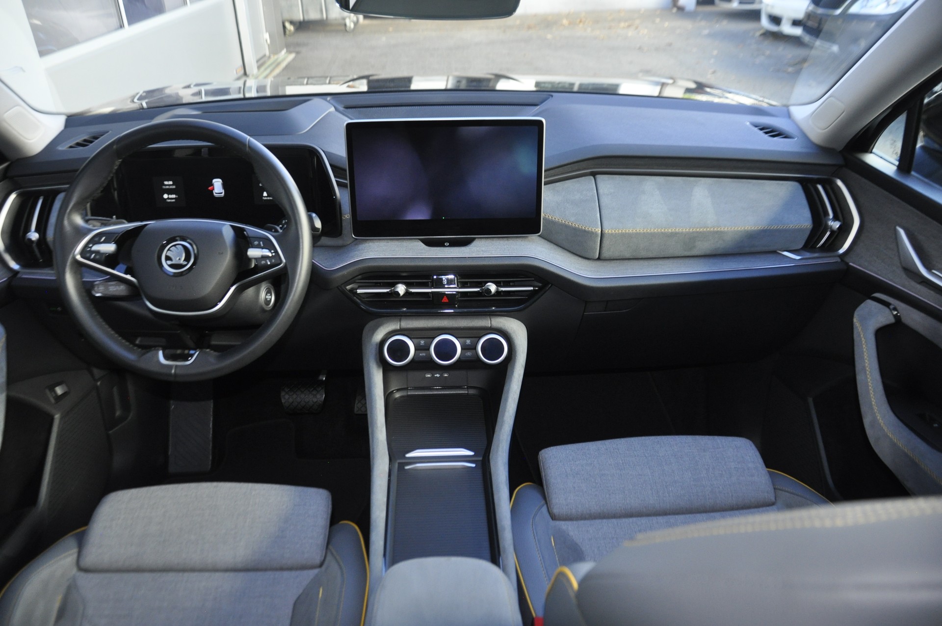 SKODA Kodiaq 2.0 TDI Selection 4x4 I Anhängerkupplung I Panorama-Glasdach I Standheizung-image-9