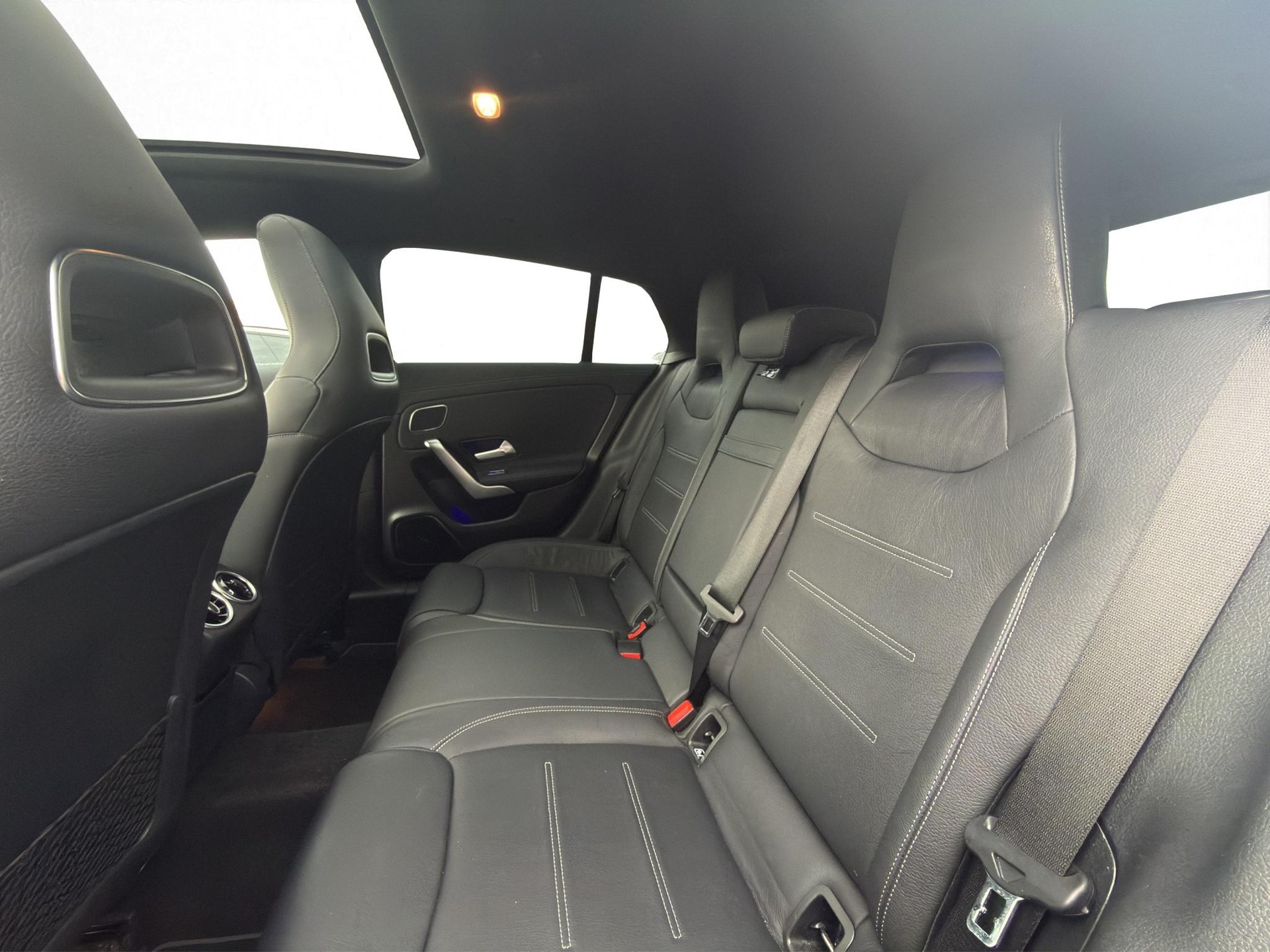 MERCEDES-BENZ CLA 35 AMG 4matic Shooting Brake * PACK PREMIUM PLUS * PANORAMA * HEAD-UP DISPLAY *-image-30