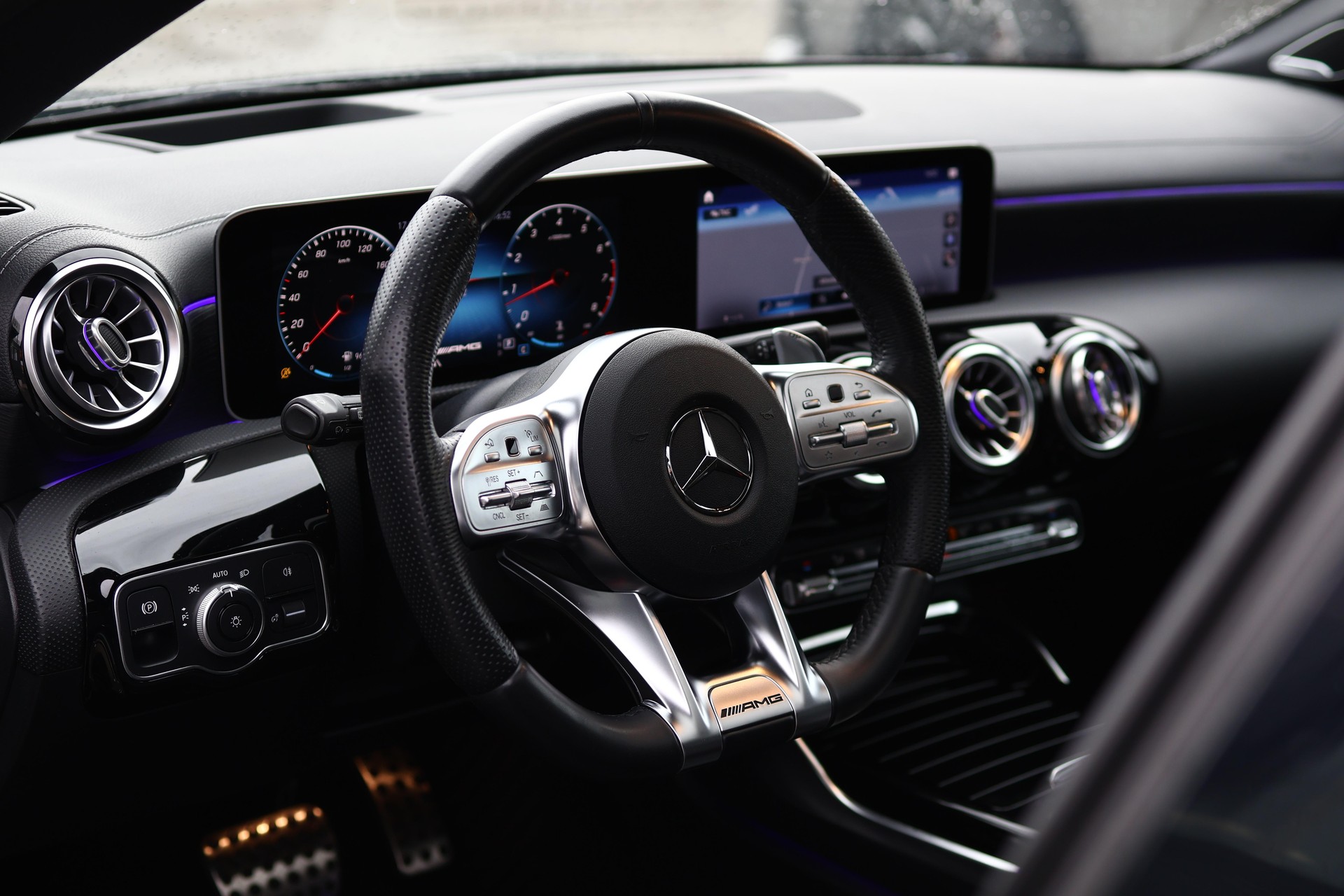 MERCEDES-BENZ CLA 35 AMG 4matic Shooting Brake * PACK PREMIUM PLUS * PANORAMA * HEAD-UP DISPLAY *-image-13