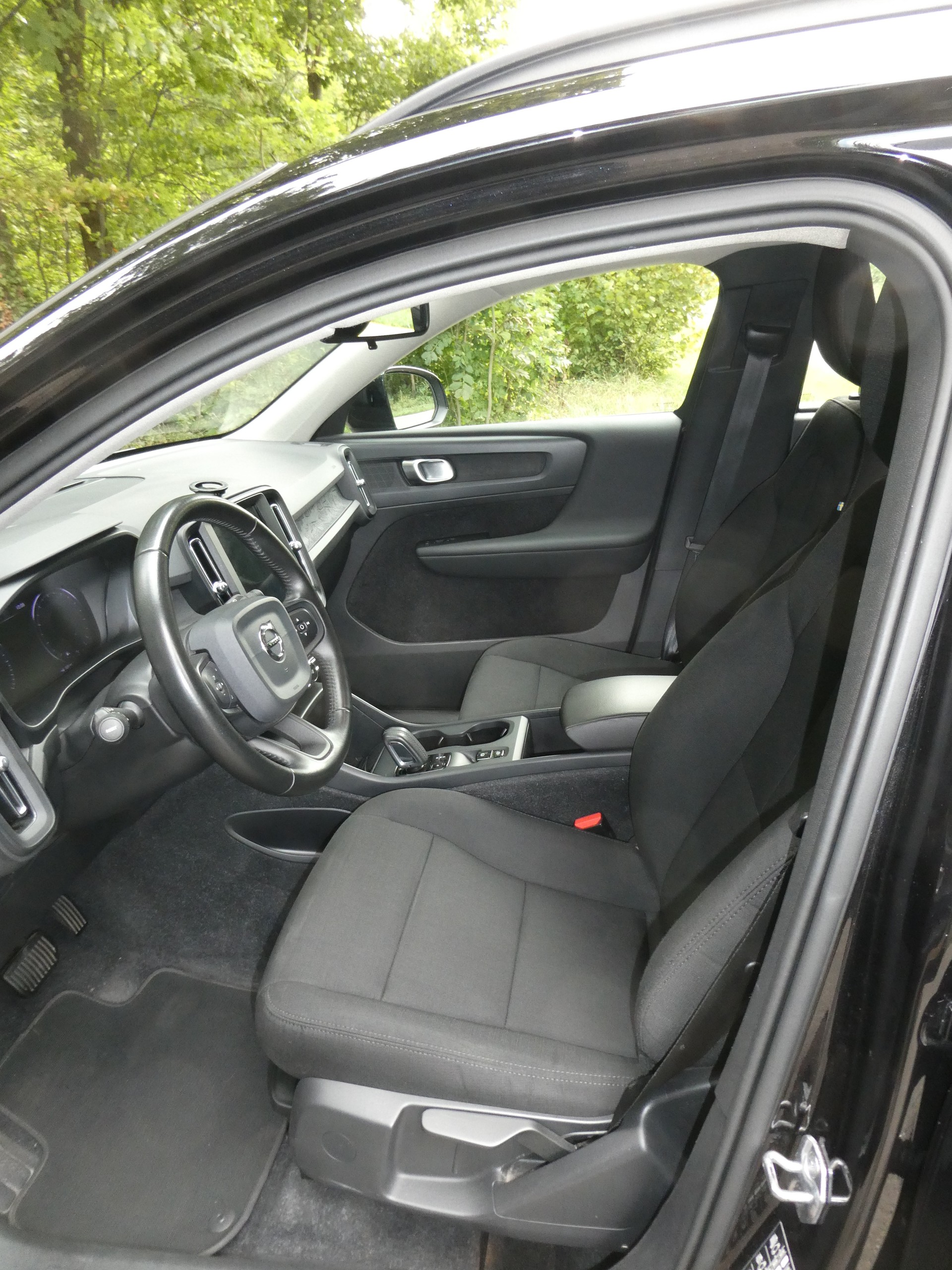 VOLVO XC40 T3 Momentum Geartronic-image-9