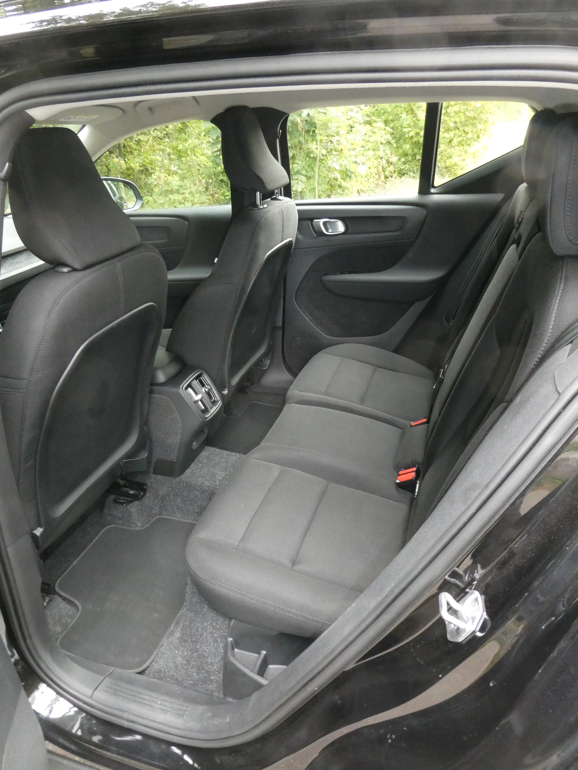 VOLVO XC40 T3 Momentum Geartronic-image-10