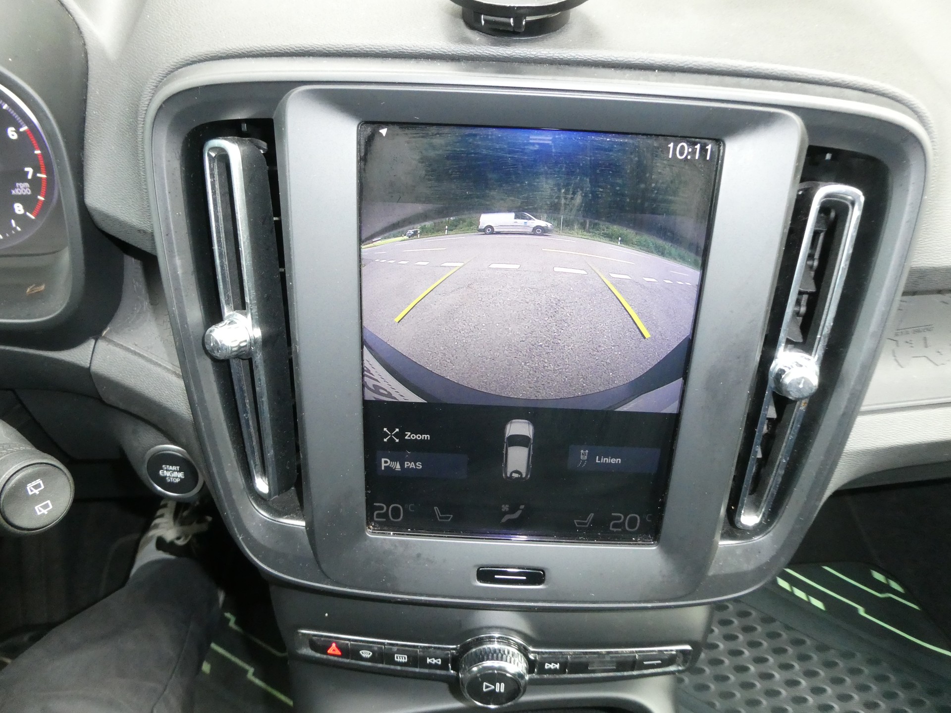 VOLVO XC40 T3 Momentum Geartronic-image-12