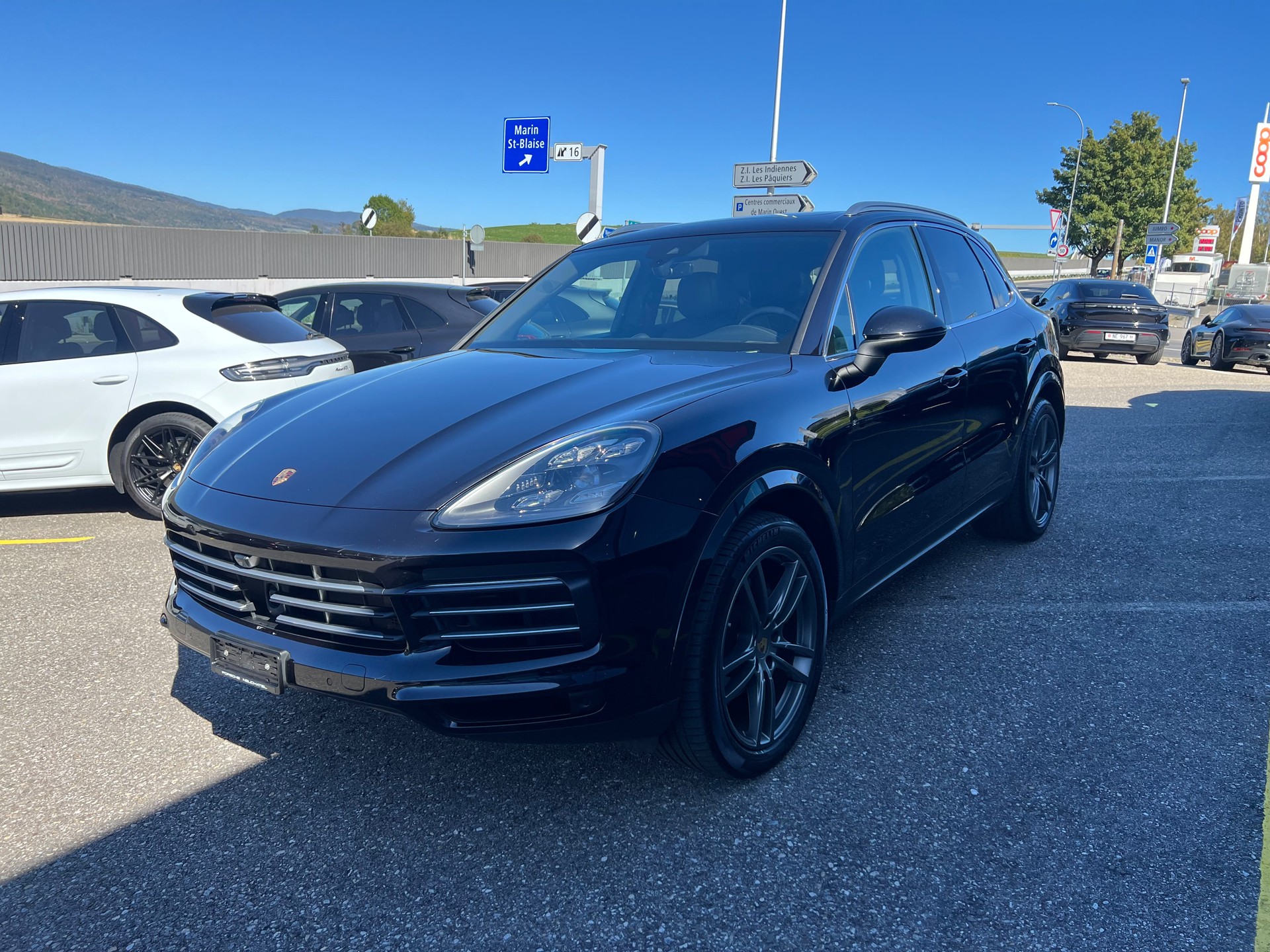 PORSCHE Cayenne-image-2