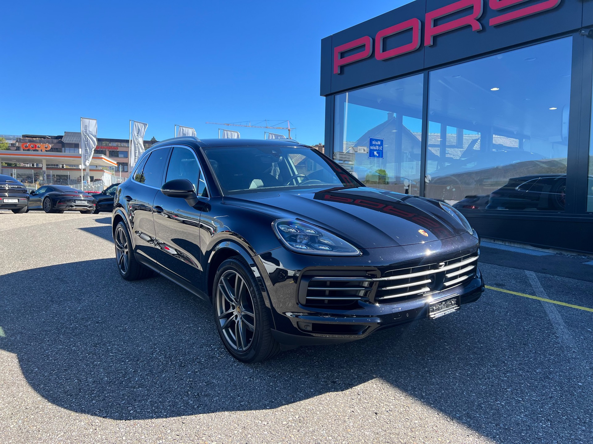 PORSCHE Cayenne-image-1