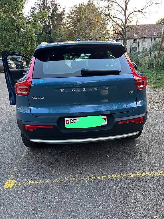 VOLVO XC40 T2 Core Geartronic-image-2