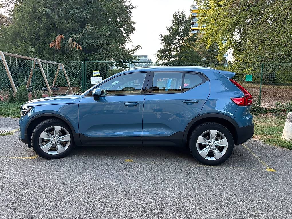 VOLVO XC40 T2 Core Geartronic-image-1