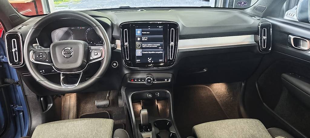 VOLVO XC40 T2 Core Geartronic-image-3