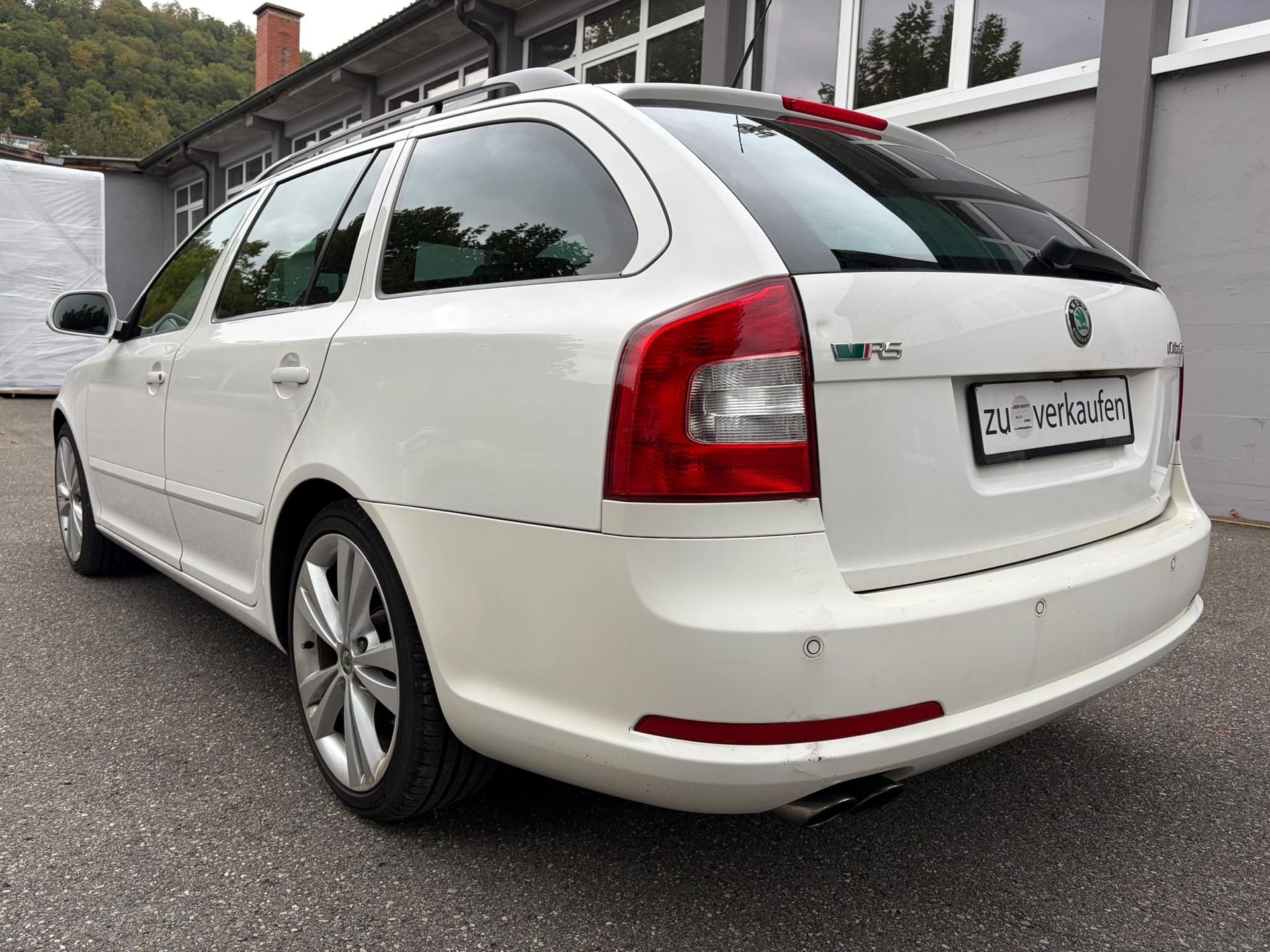 SKODA Octavia Combi 2.0 TSI RS-image-3