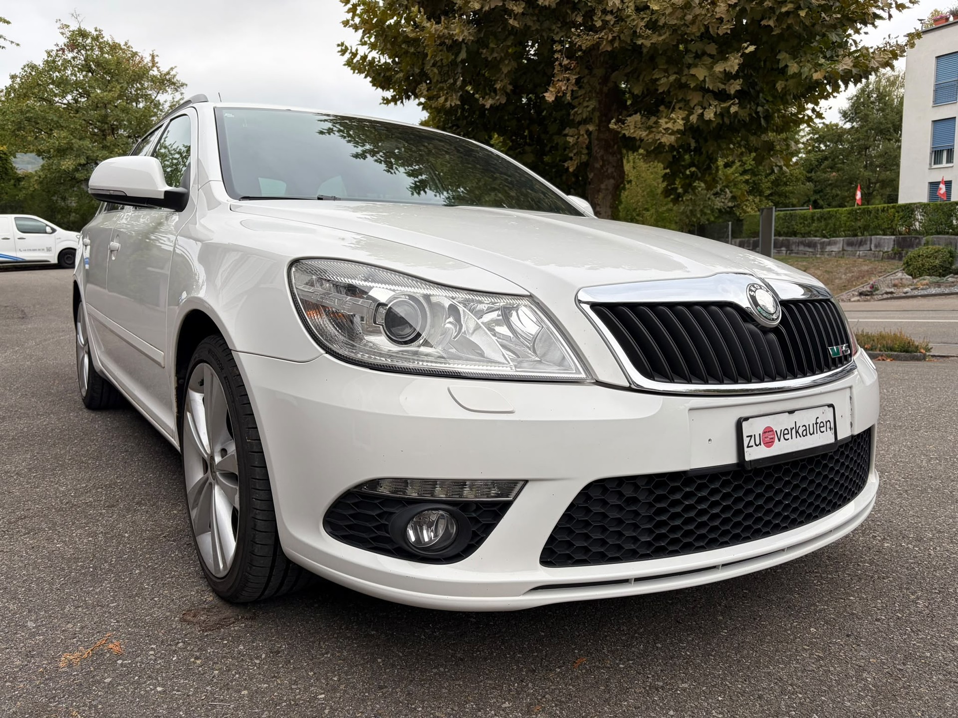 SKODA Octavia Combi 2.0 TSI RS-image-2