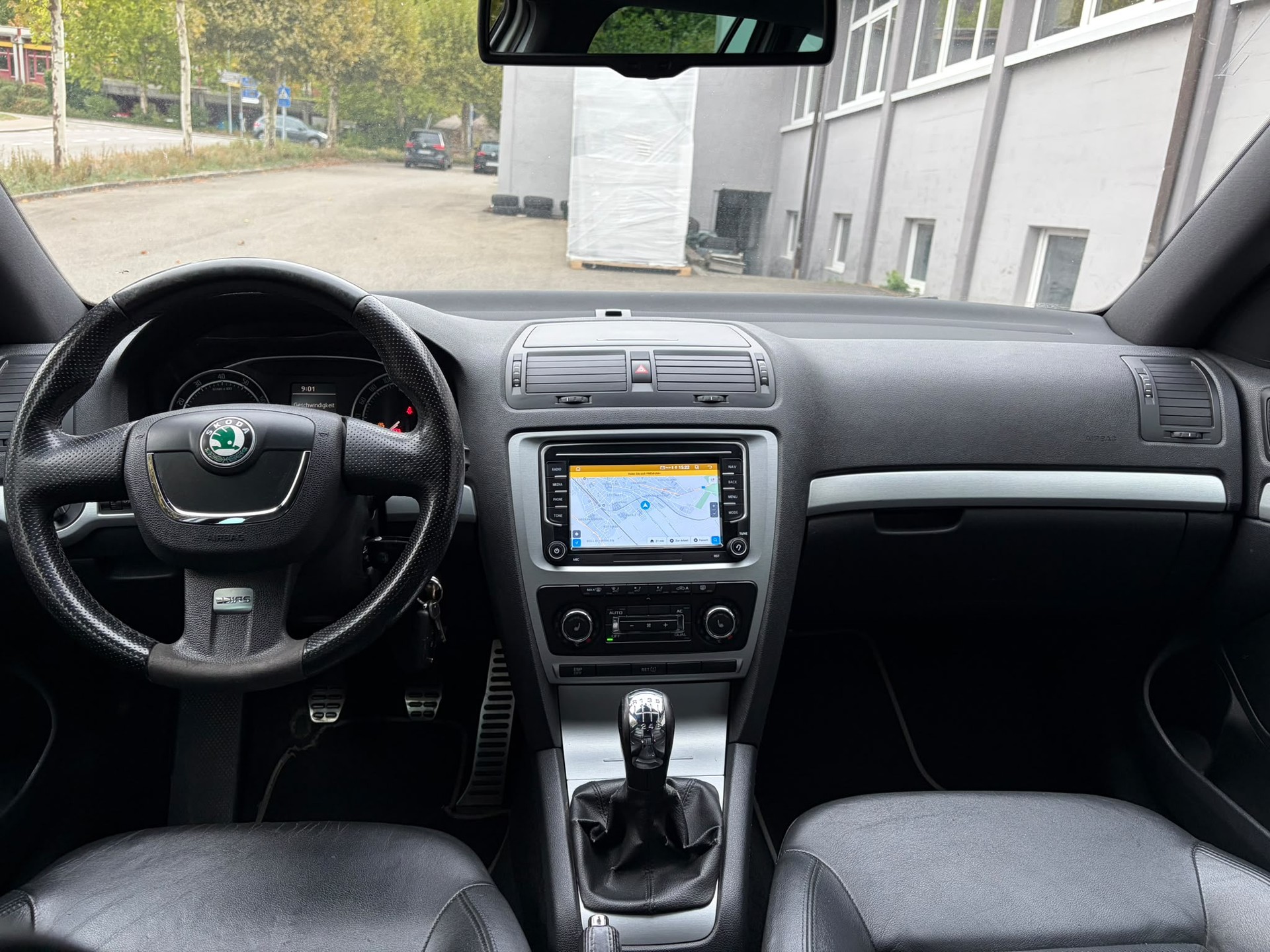 SKODA Octavia Combi 2.0 TSI RS-image-6