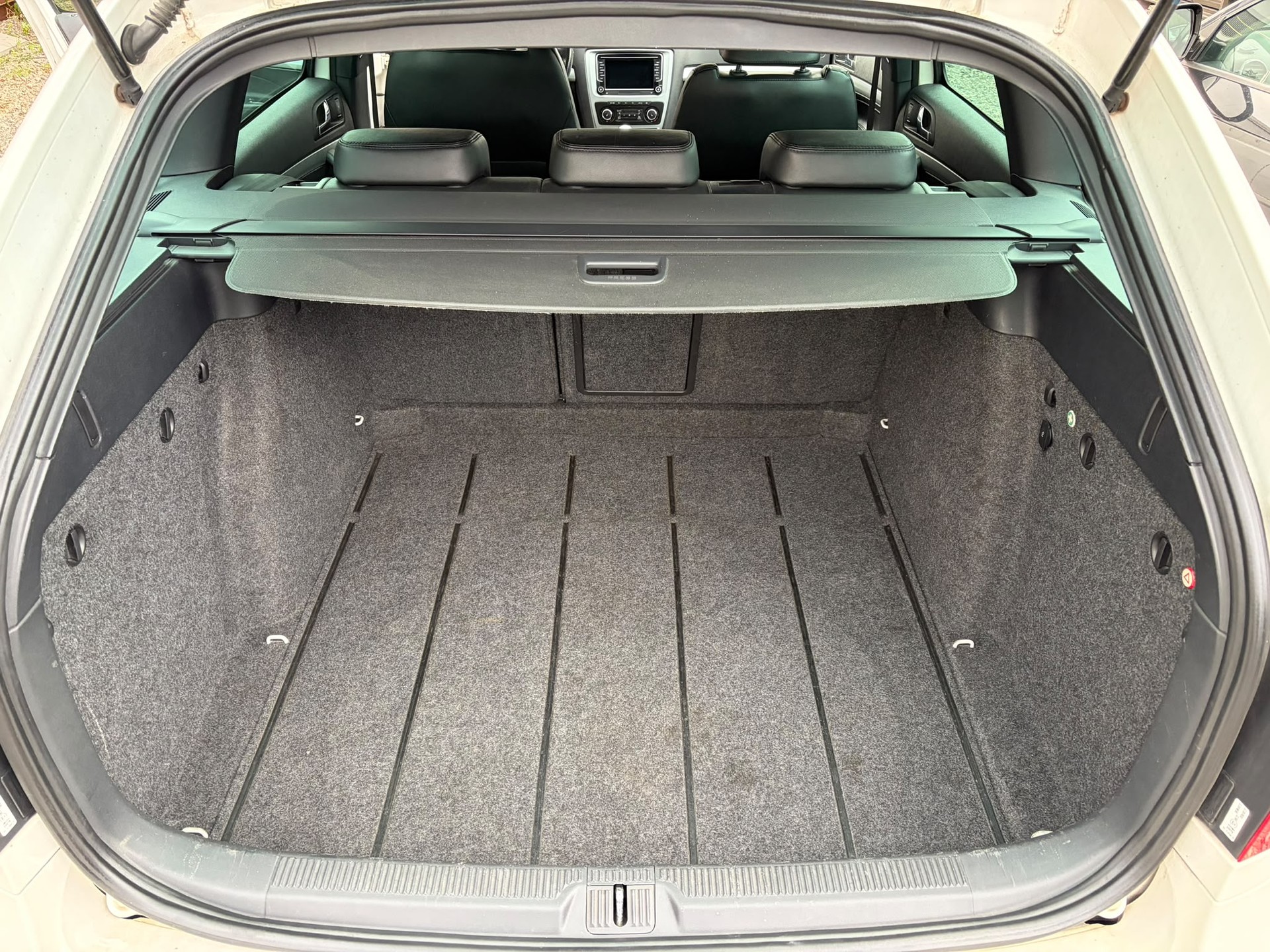 SKODA Octavia Combi 2.0 TSI RS-image-11