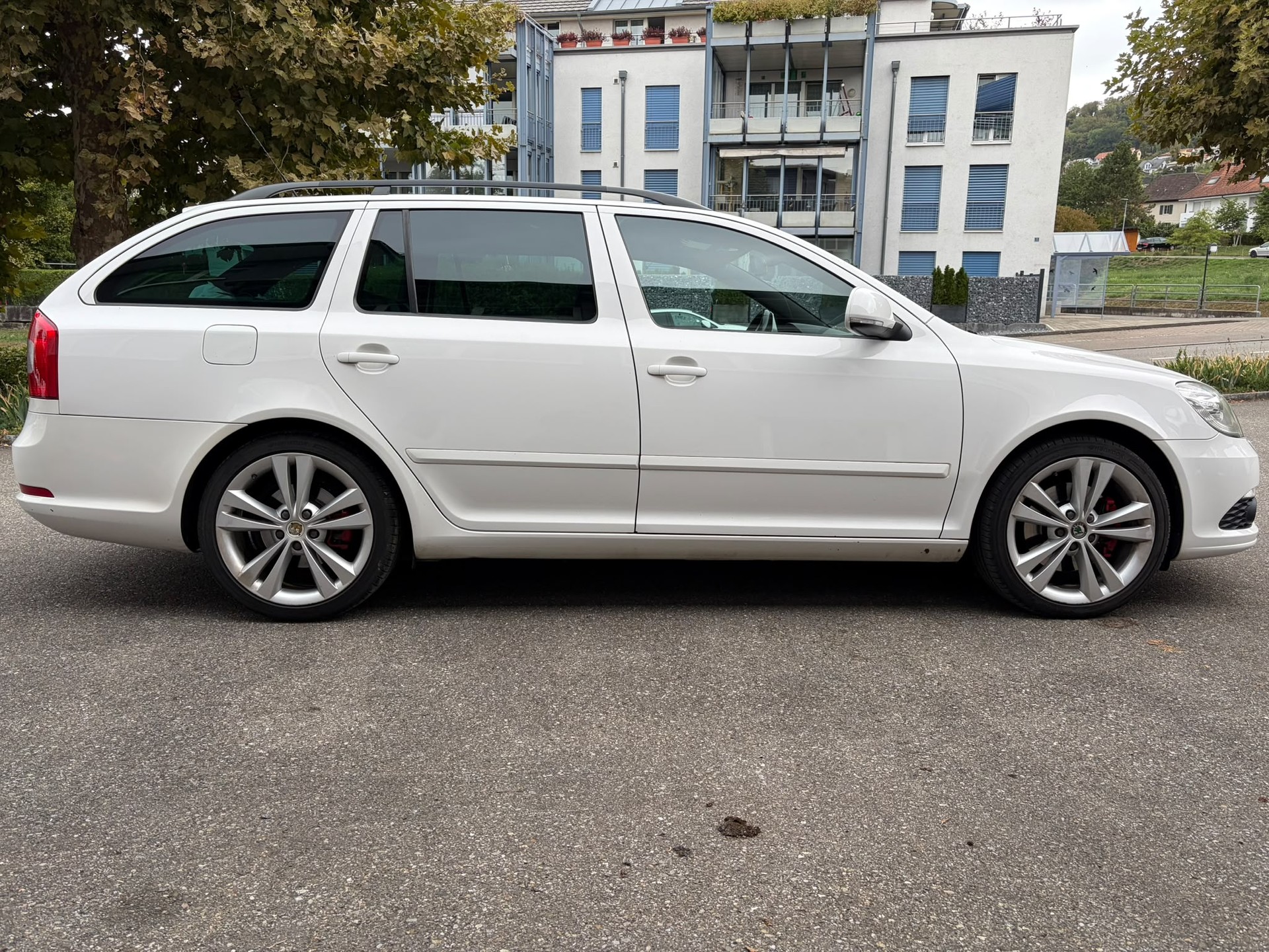 SKODA Octavia Combi 2.0 TSI RS-image-13