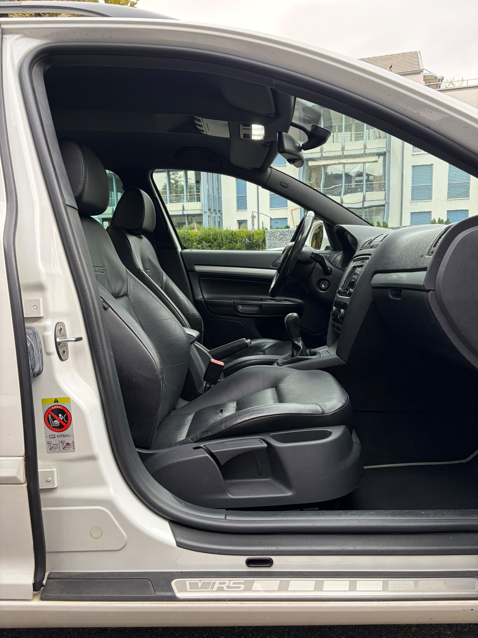 SKODA Octavia Combi 2.0 TSI RS-image-8