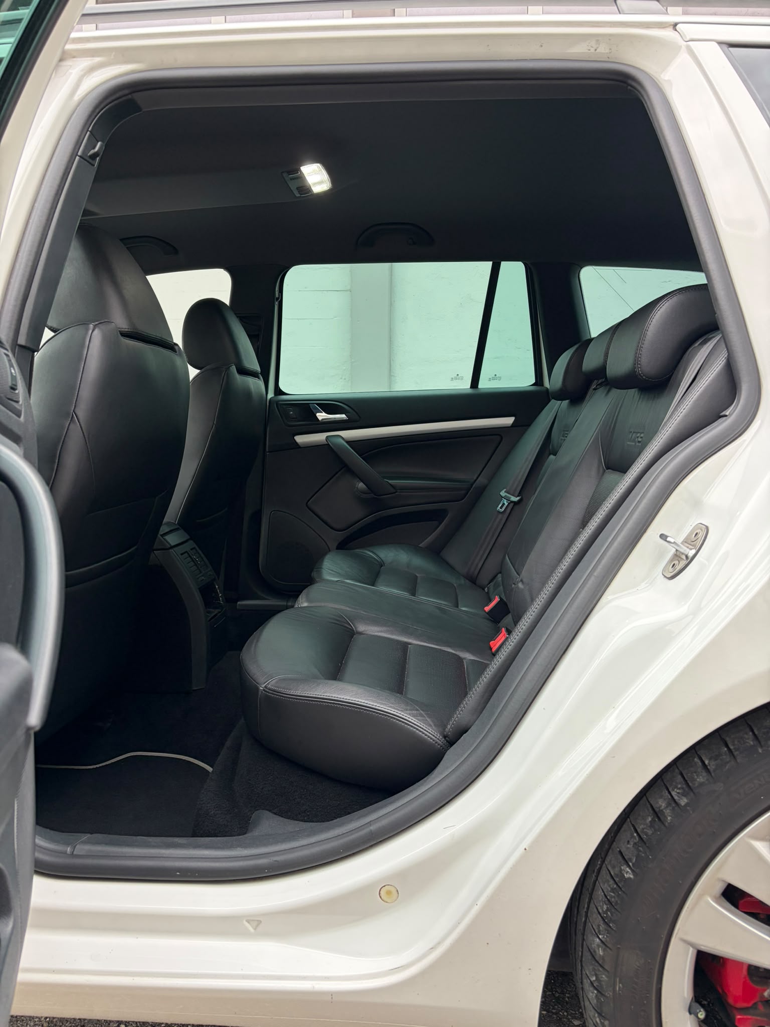 SKODA Octavia Combi 2.0 TSI RS-image-9