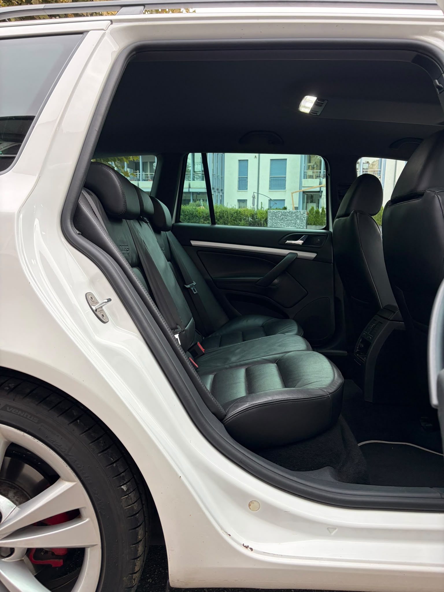 SKODA Octavia Combi 2.0 TSI RS-image-10