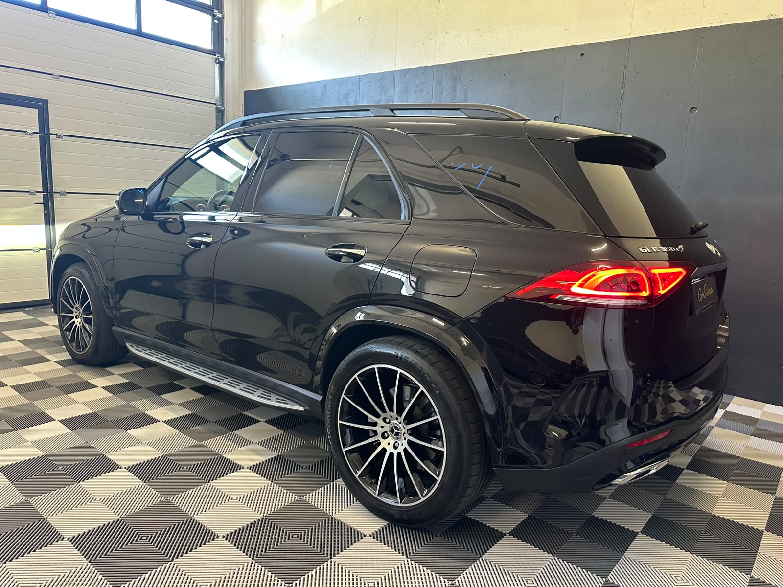 MERCEDES-BENZ GLE 350 e 4Matic AMG Line 9G-Tronic-image-3