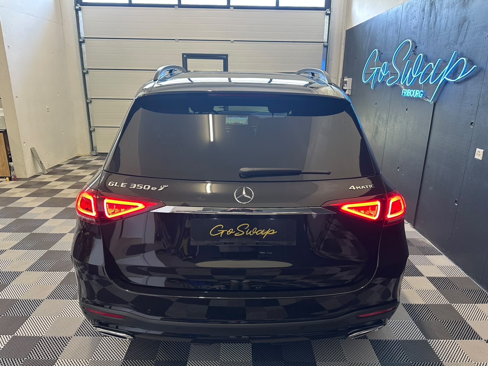 MERCEDES-BENZ GLE 350 e 4Matic AMG Line 9G-Tronic-image-4