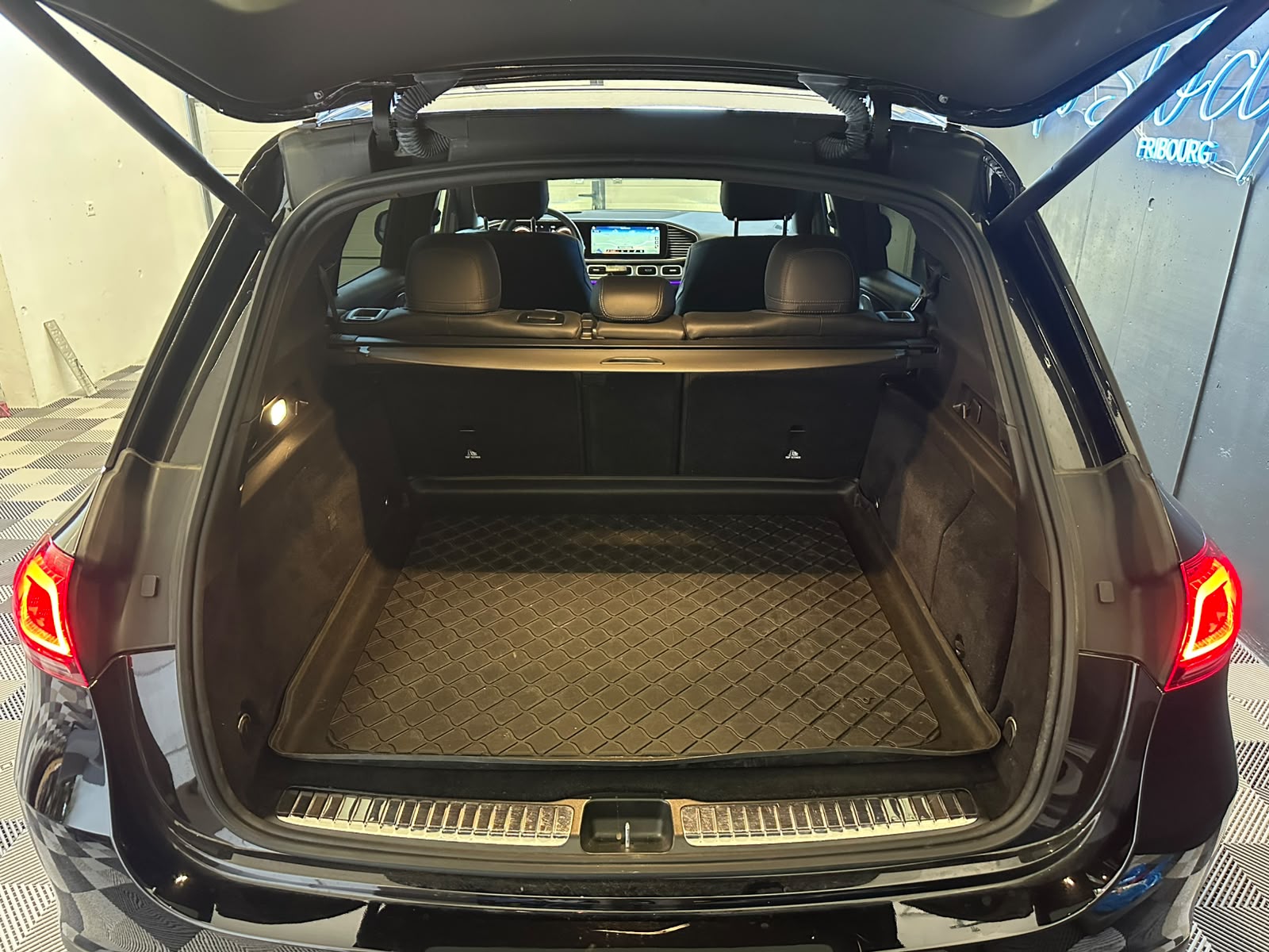 MERCEDES-BENZ GLE 350 e 4Matic AMG Line 9G-Tronic-image-27