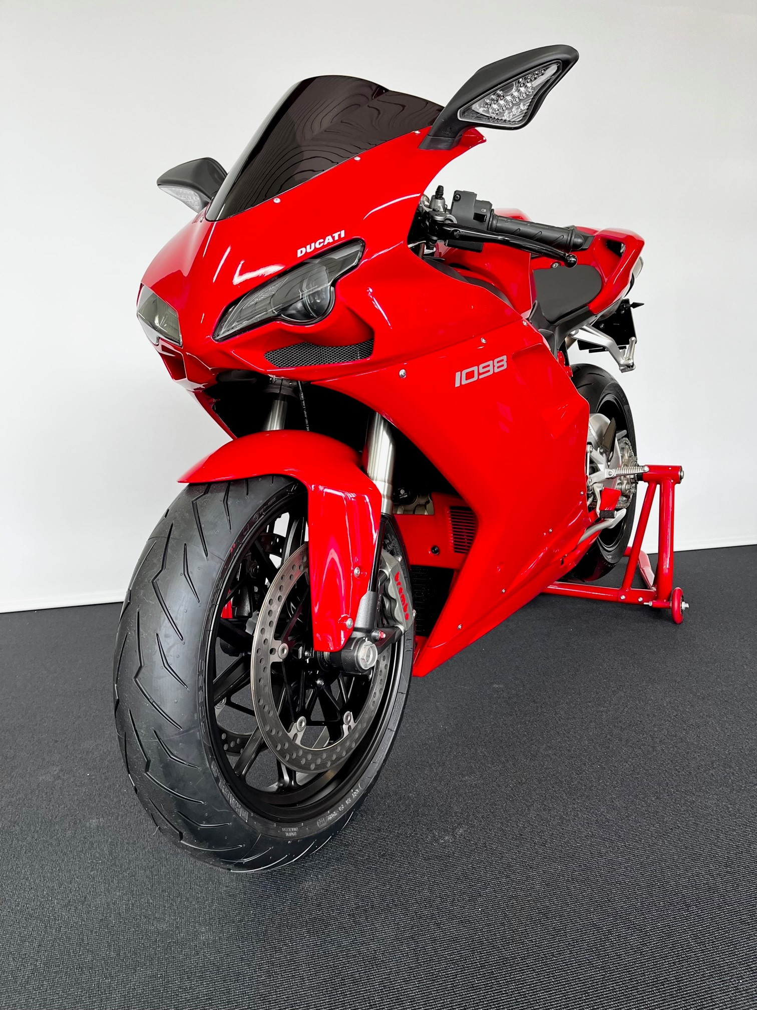 DUCATI 1098-showroom-element-3