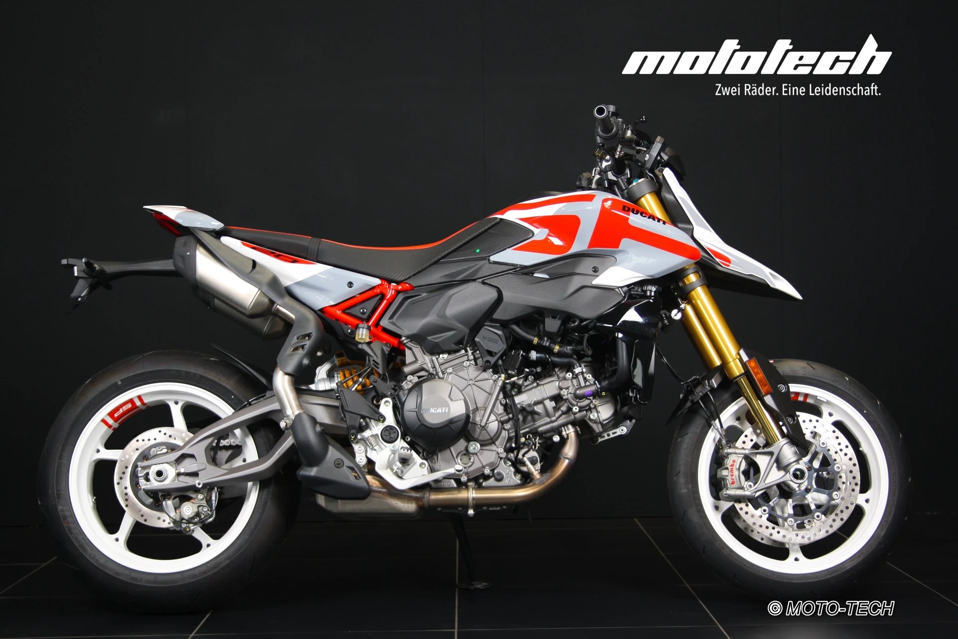 DUCATI Hypermotard V2 SP-showroom-element-1