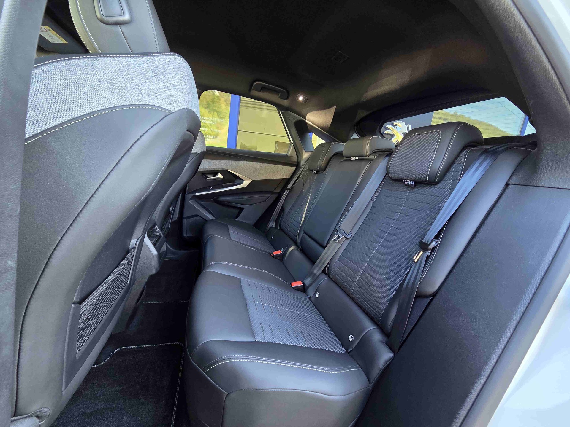 PEUGEOT 3008 e-GT-image-7