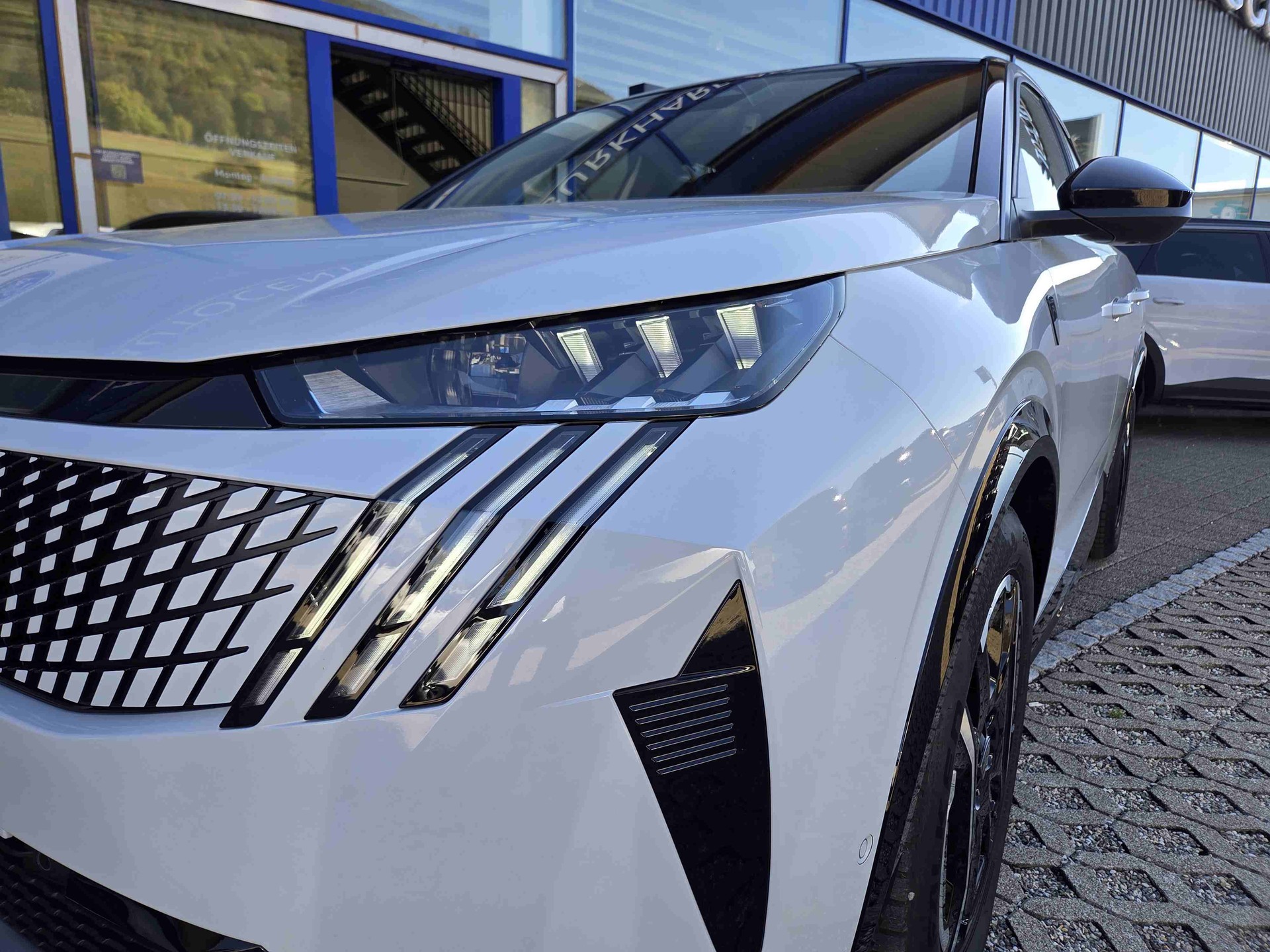 PEUGEOT 3008 e-GT-image-5