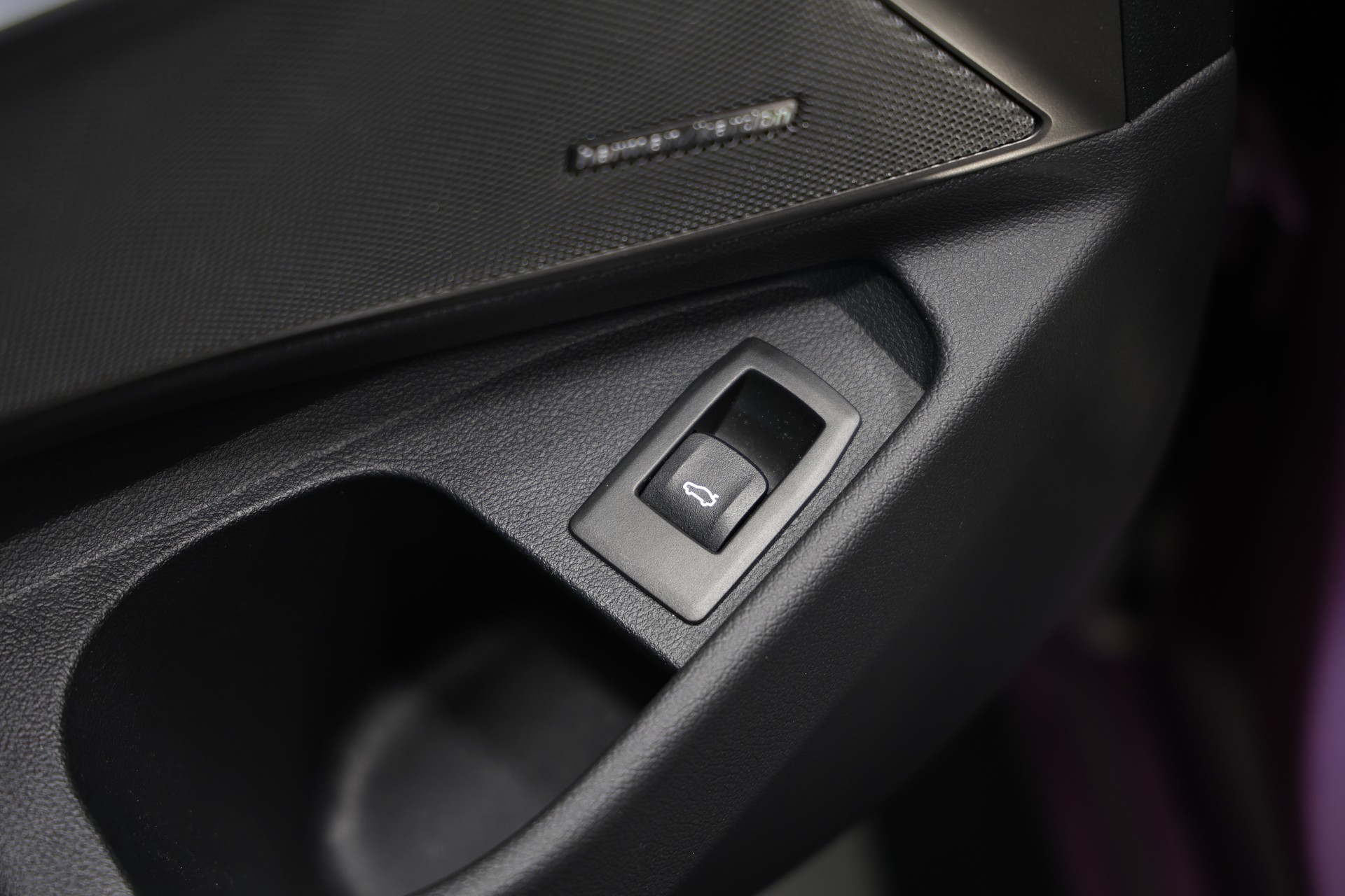BMW M3 Competition xDrive LCI *FROZEN PURPLE*Carbon Schalensitze*BMW Werksgarantie bis 10.2027*-image-26
