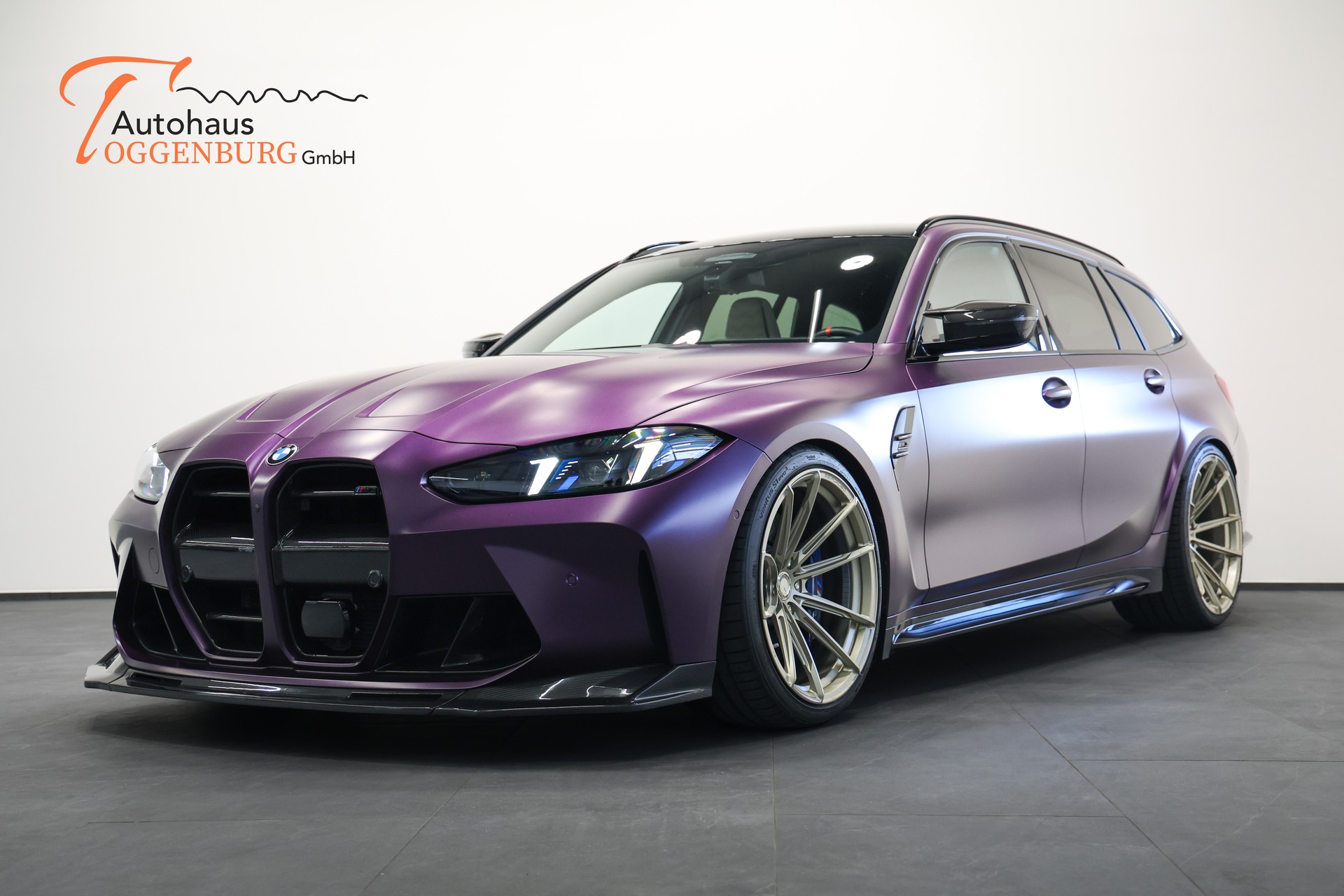 BMW M3 Competition xDrive LCI *FROZEN PURPLE*Carbon Schalensitze*BMW Werksgarantie bis 10.2027*-showroom-element-3