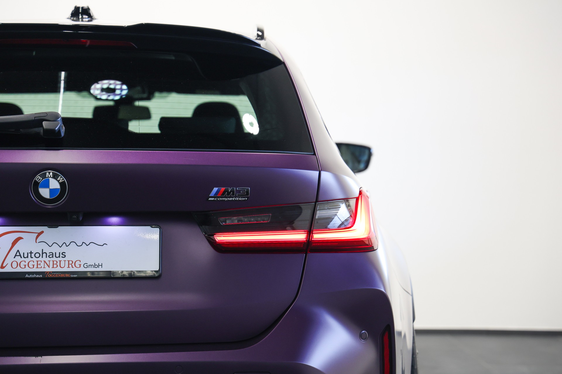 BMW M3 Competition xDrive LCI *FROZEN PURPLE*Carbon Schalensitze*BMW Werksgarantie bis 10.2027*-image-14