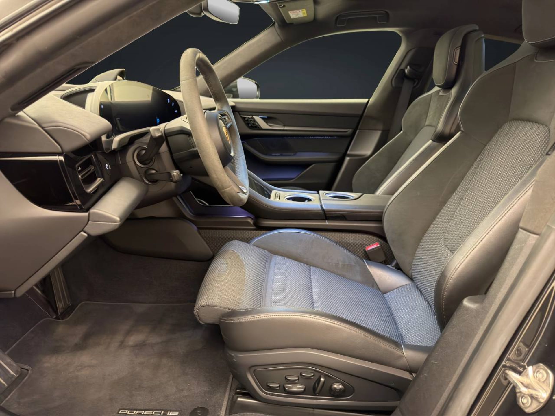 PORSCHE Taycan 4S-image-4